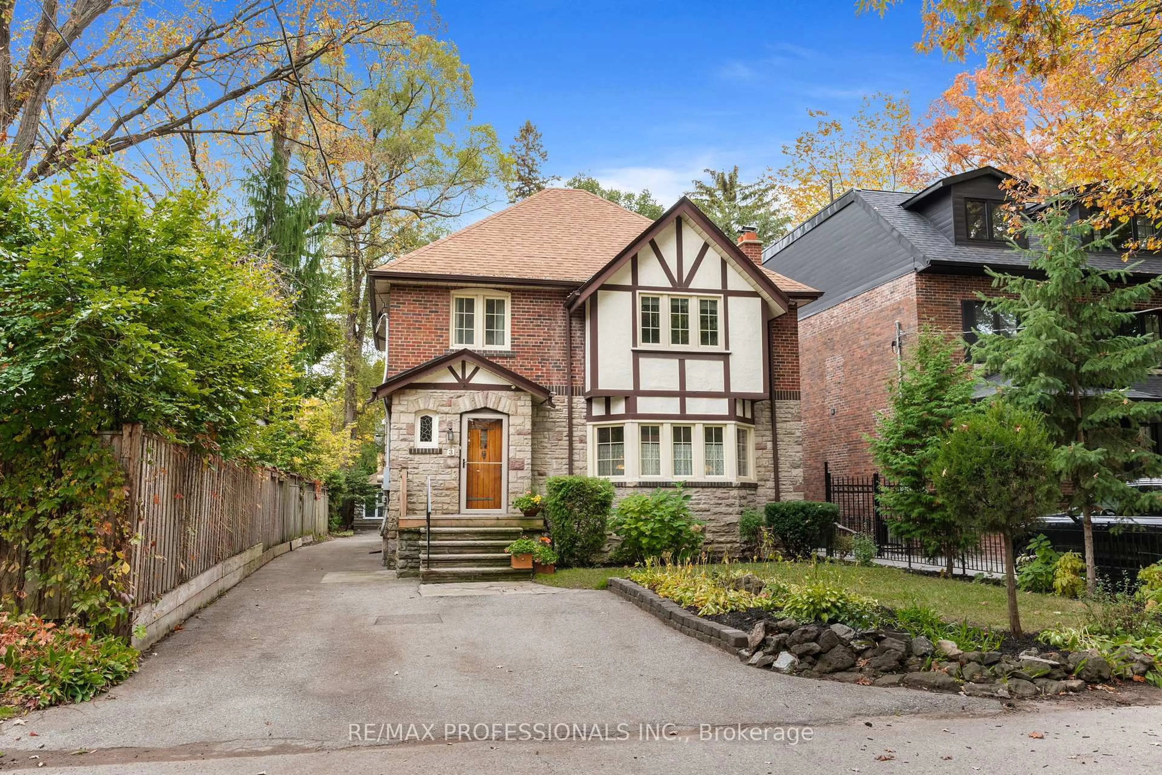 Home with brick exterior material, street for 3 Lynngrove Ave, Toronto Ontario M8X 1M3
