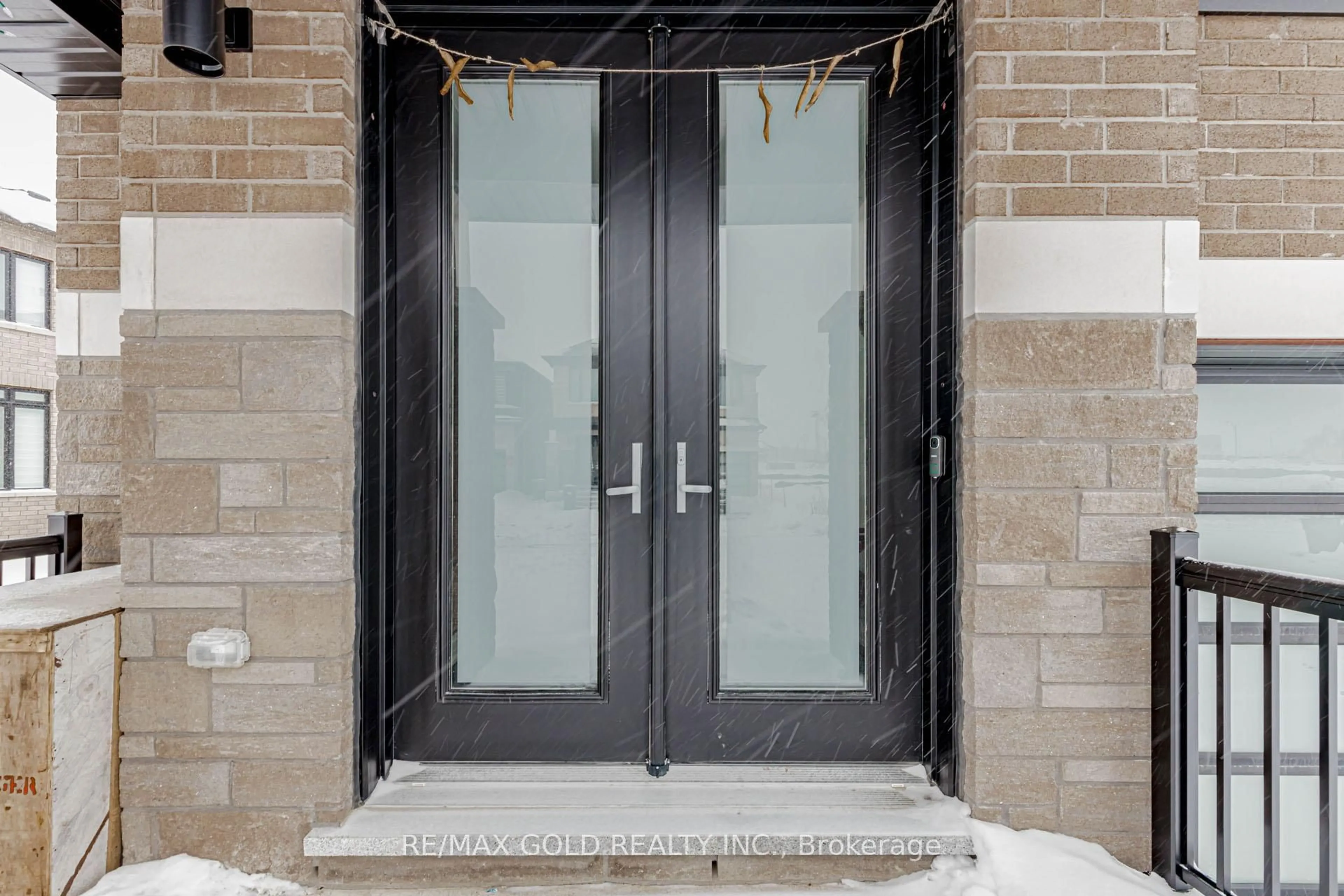 Indoor entryway for 57 Arnold Circ, Brampton Ontario L7A 0B8