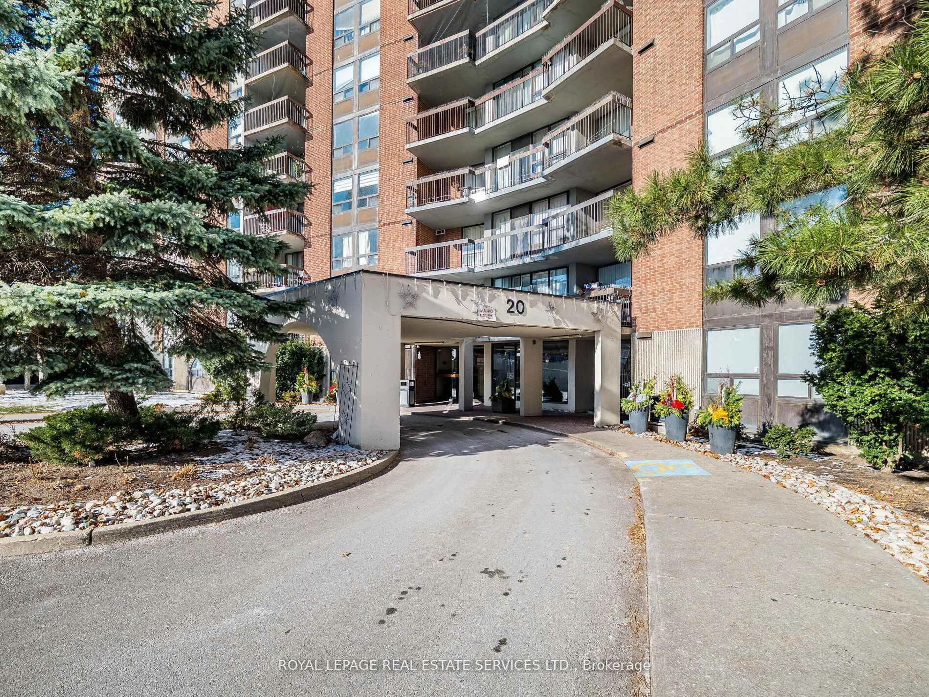 Indoor foyer for 20 Mississauga Valley Blvd #1410, Mississauga Ontario L5A 3S1