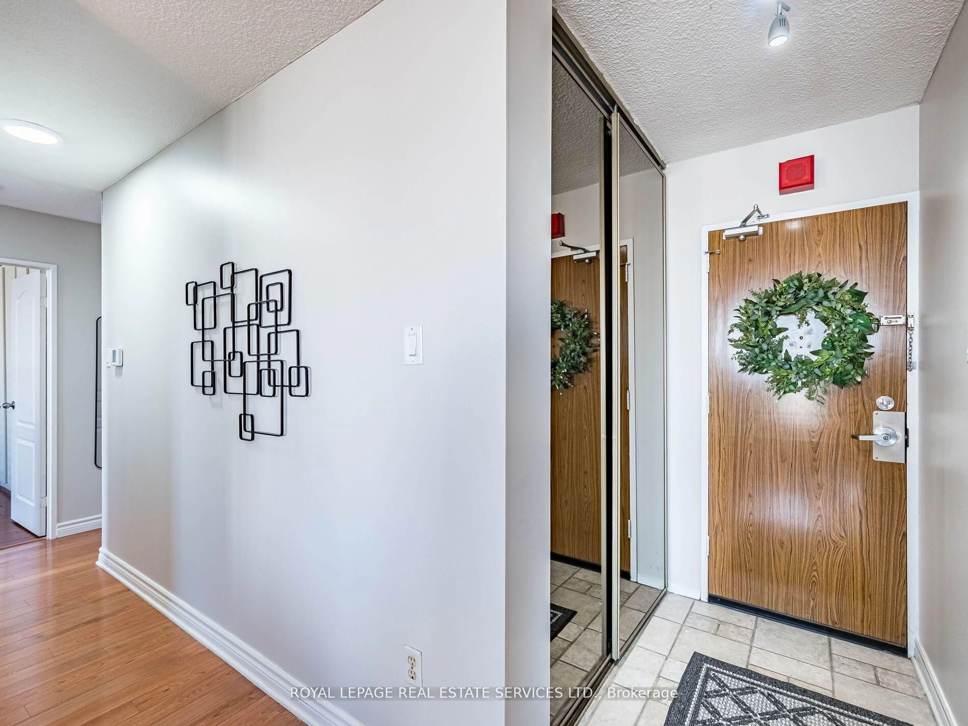 Indoor entryway for 20 Mississauga Valley Blvd #1410, Mississauga Ontario L5A 3S1