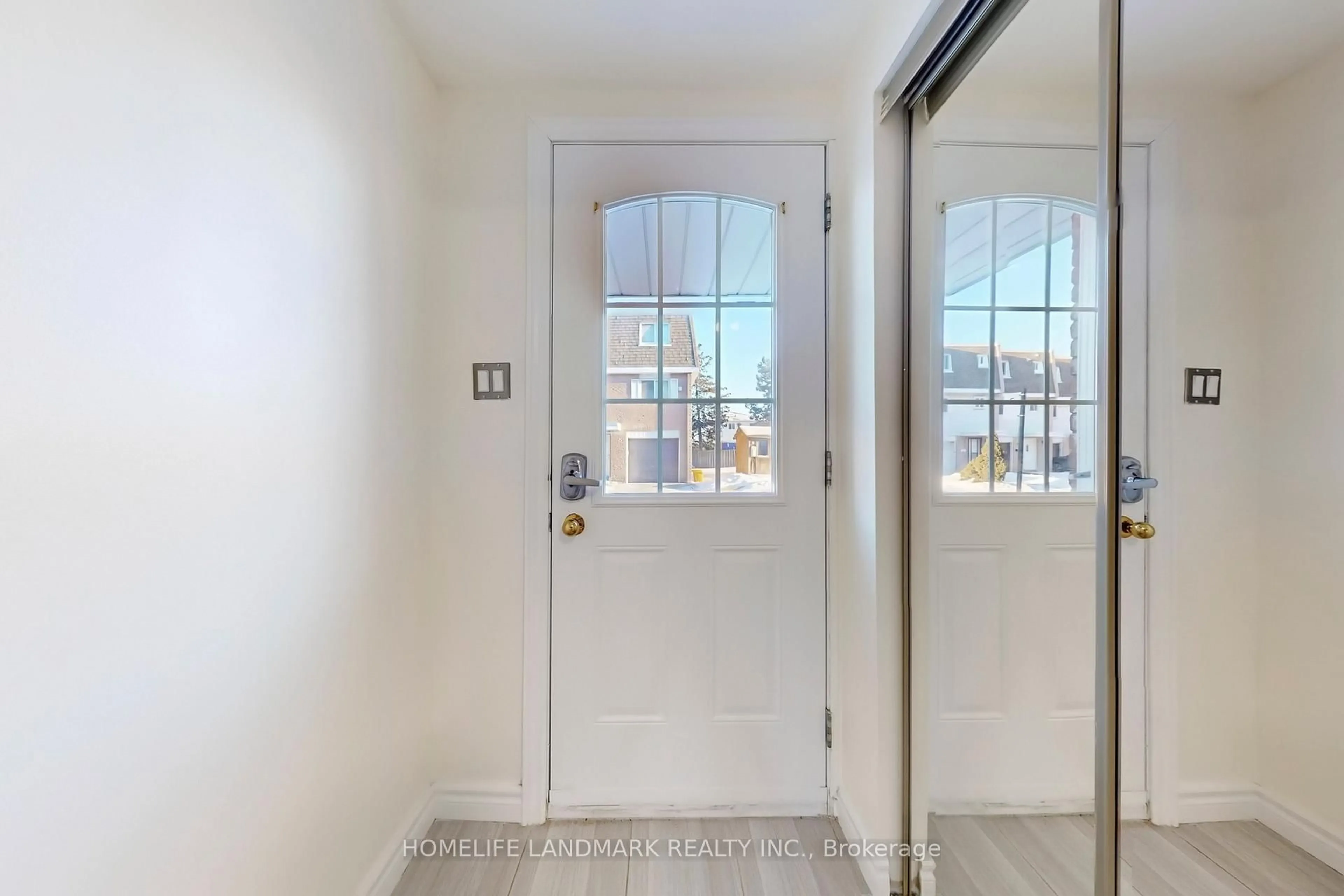 Indoor entryway for 830 Westlock Rd #14A, Mississauga Ontario L5C 1K6