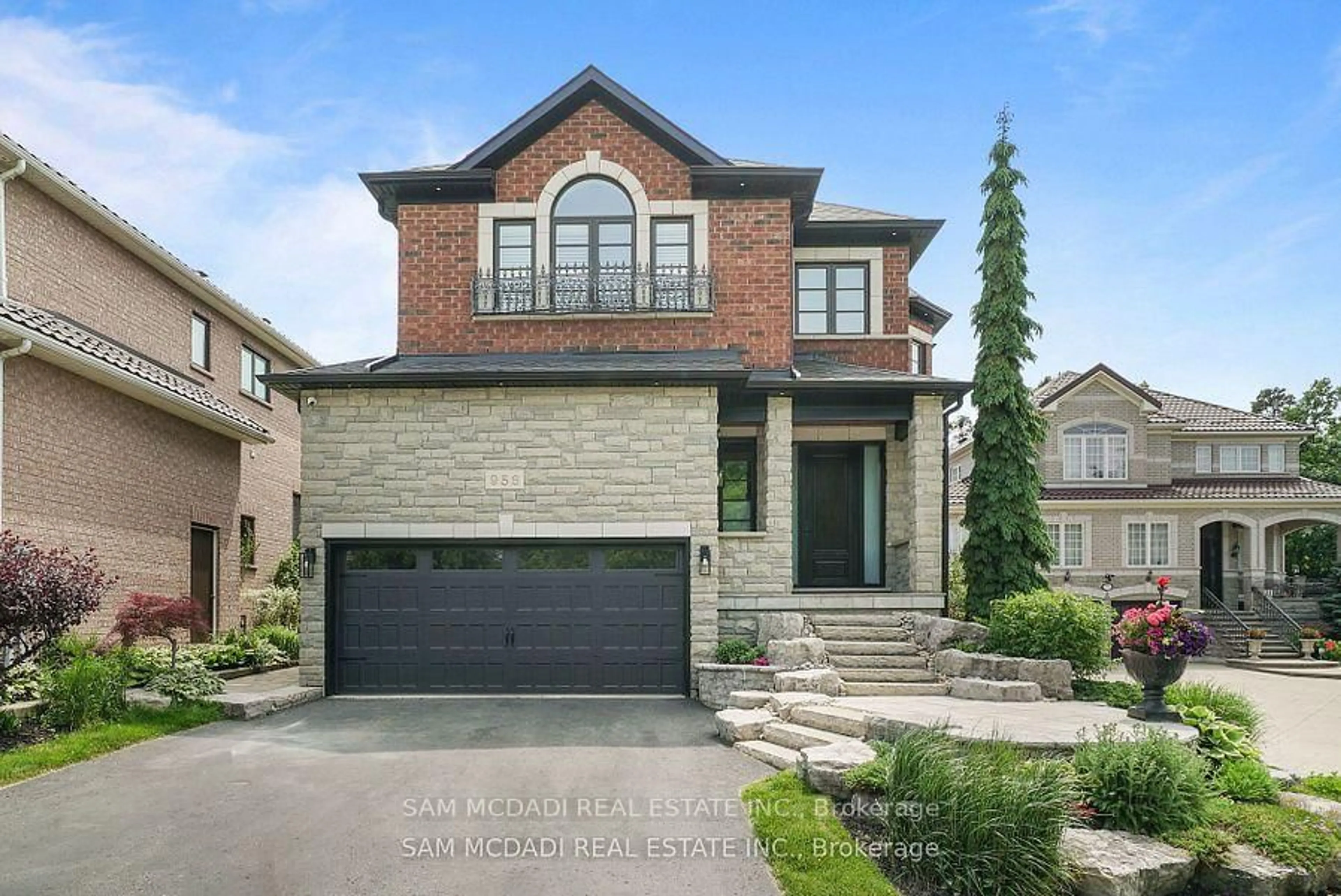 Home with brick exterior material, street for 956 Sombrero Way, Mississauga Ontario L5W 1S9