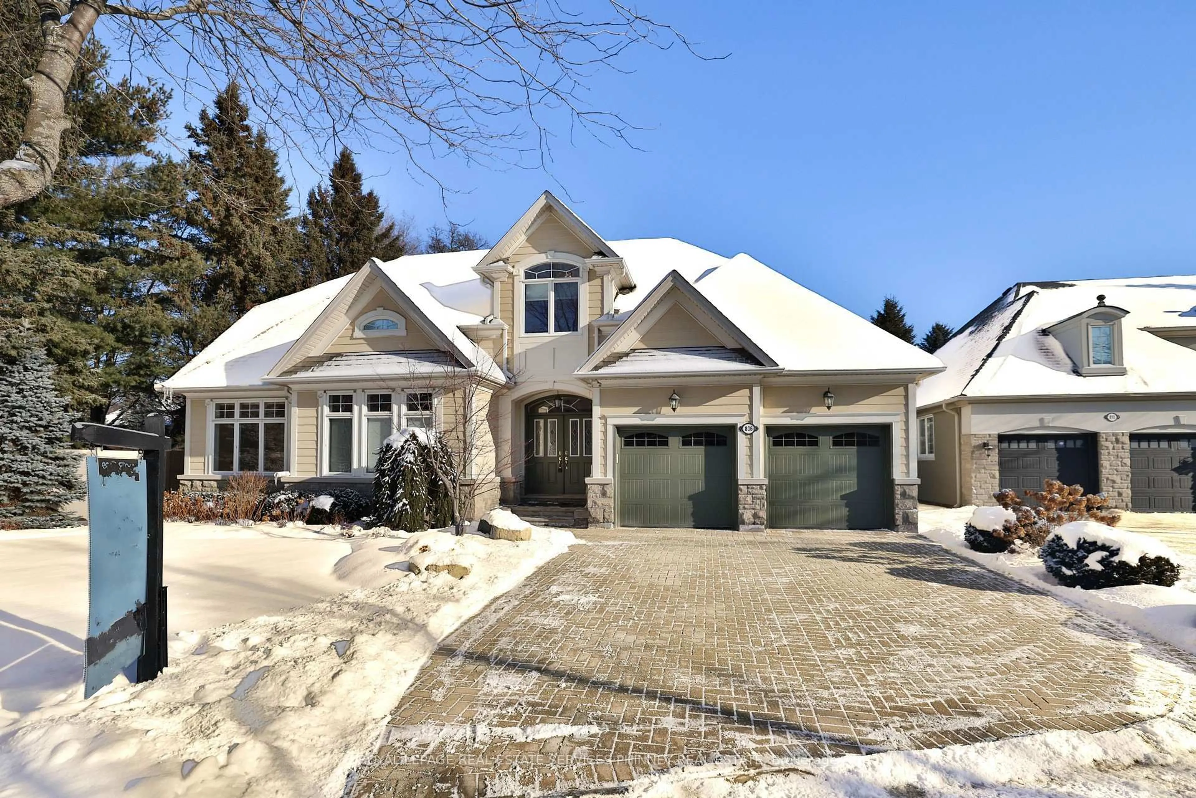 Home with brick exterior material, street for 806 Hidden Grove Lane, Mississauga Ontario L5H 4L3