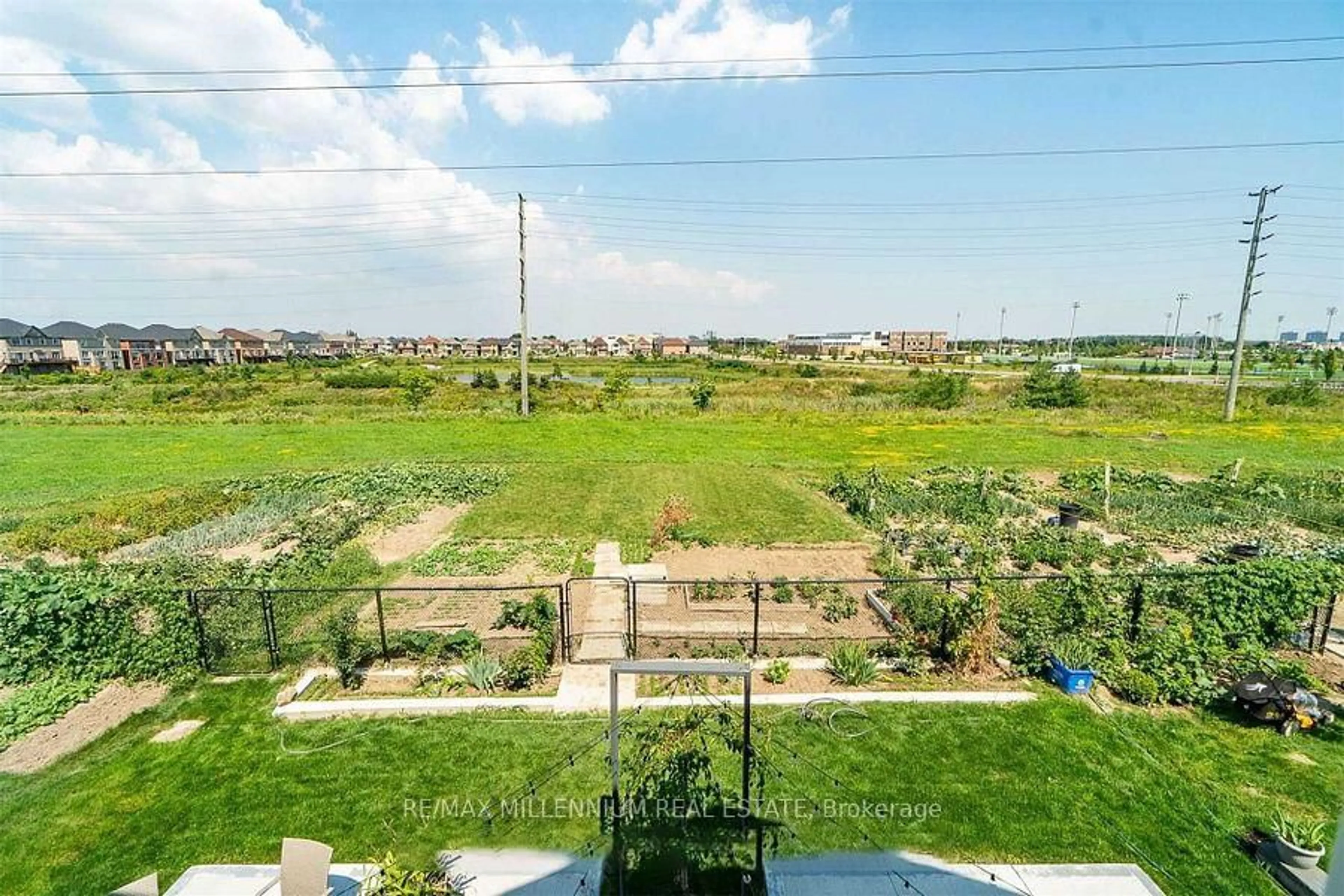 Patio, unknown for 19 Durango Dr, Brampton Ontario L4S 2W5