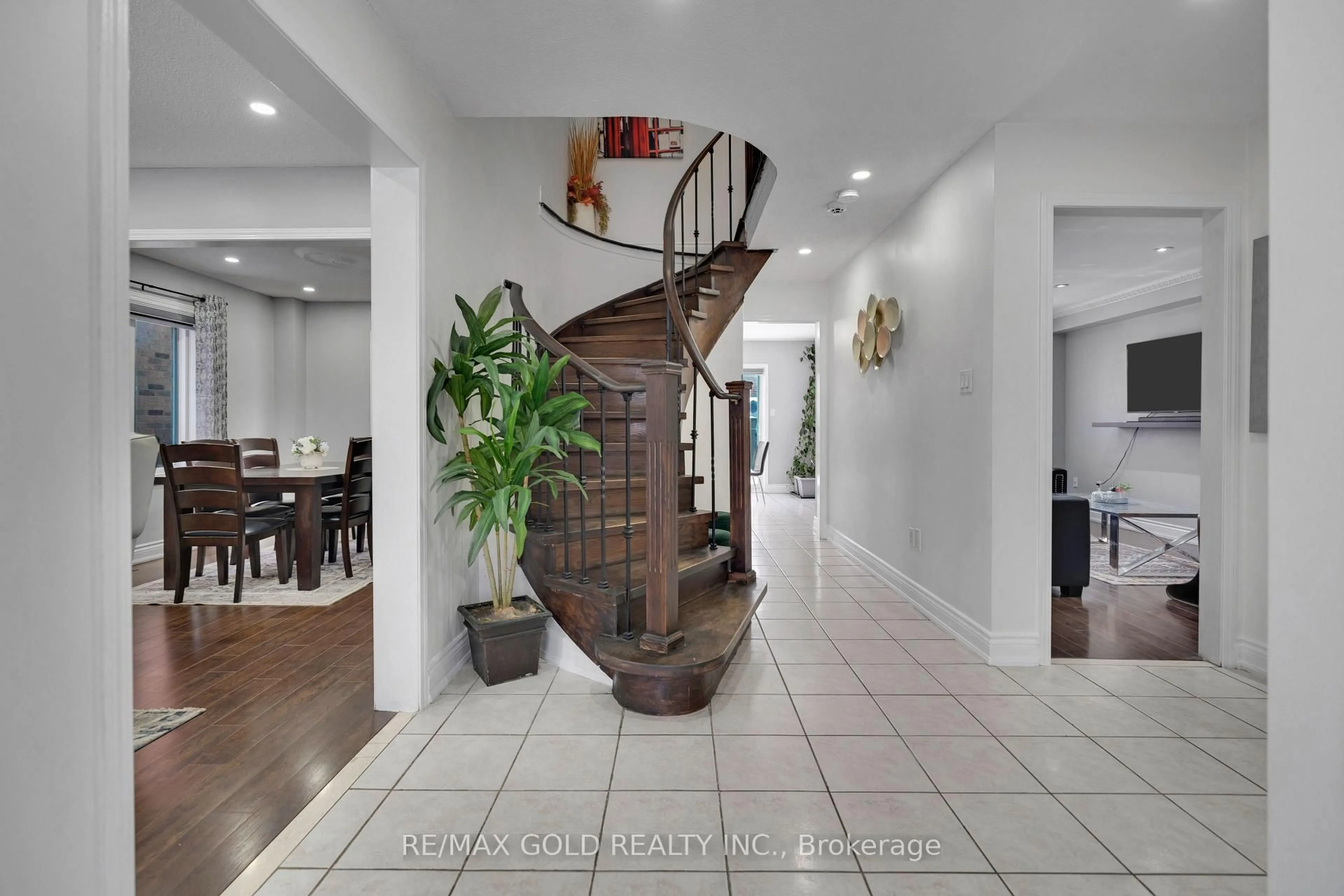 Unknown for 49 Sterritt Dr, Brampton Ontario L6Y 5E4