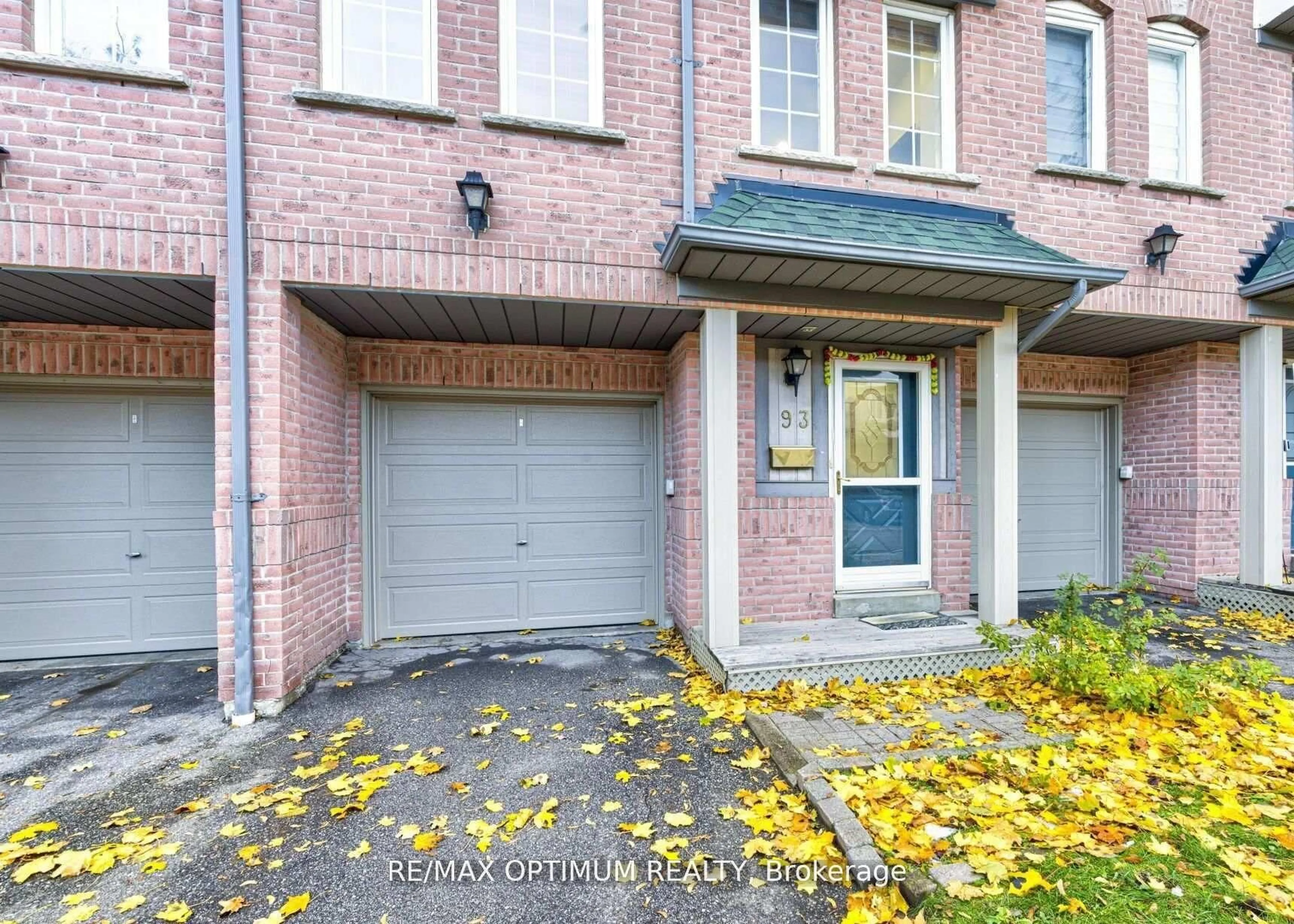 Home with brick exterior material, street for 2945 Thomas St #93, Mississauga Ontario L5M 6C1
