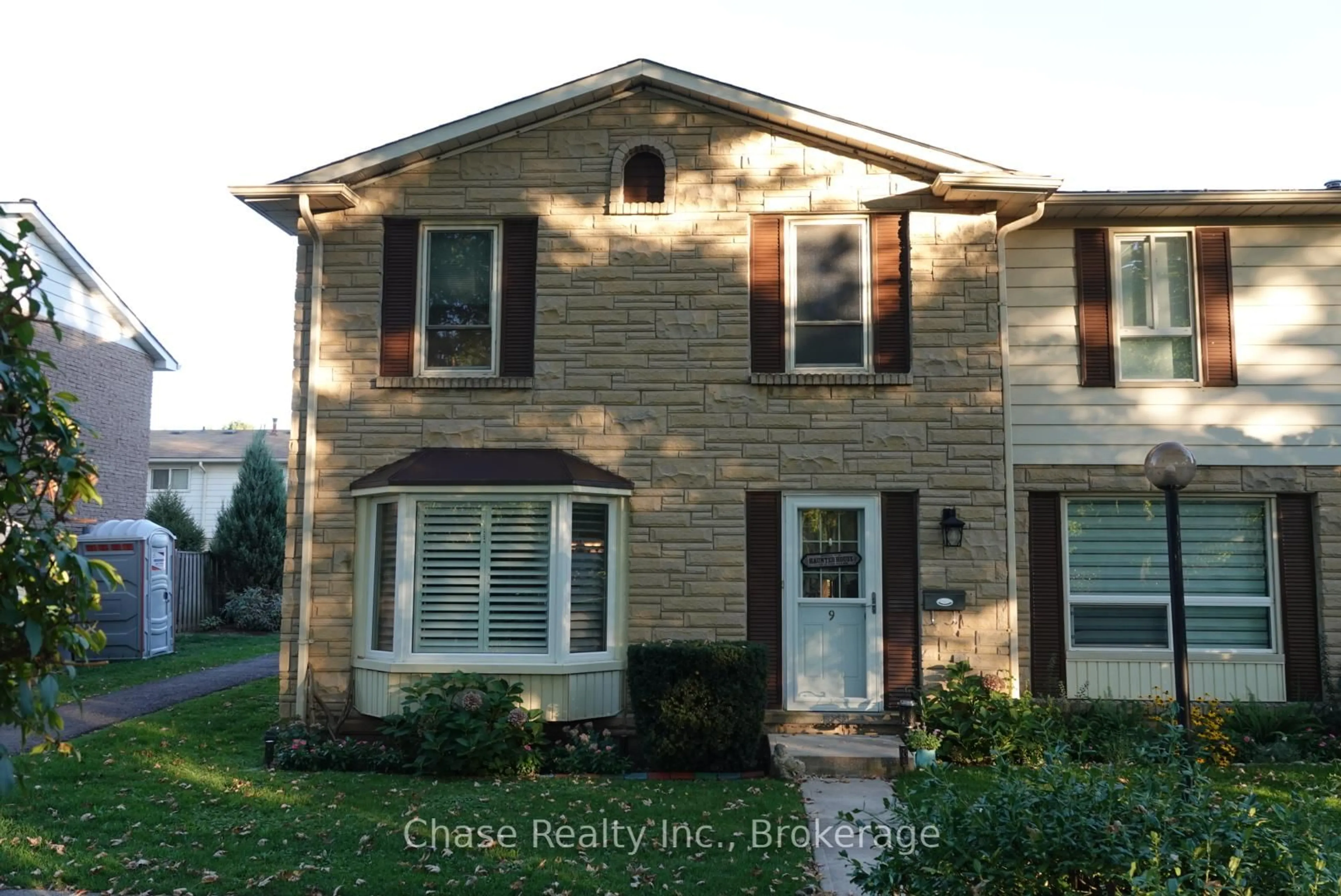 Home with brick exterior material, street for 5475 Lakeshore Rd #9, Burlington Ontario L7L 1E1