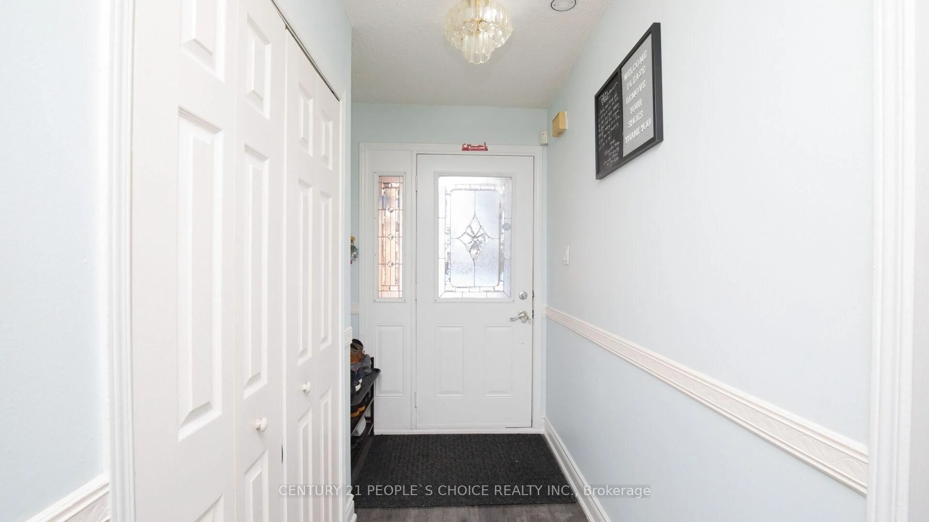 Indoor entryway for 70 Tulip Dr, Brampton Ontario L6Y 3W7