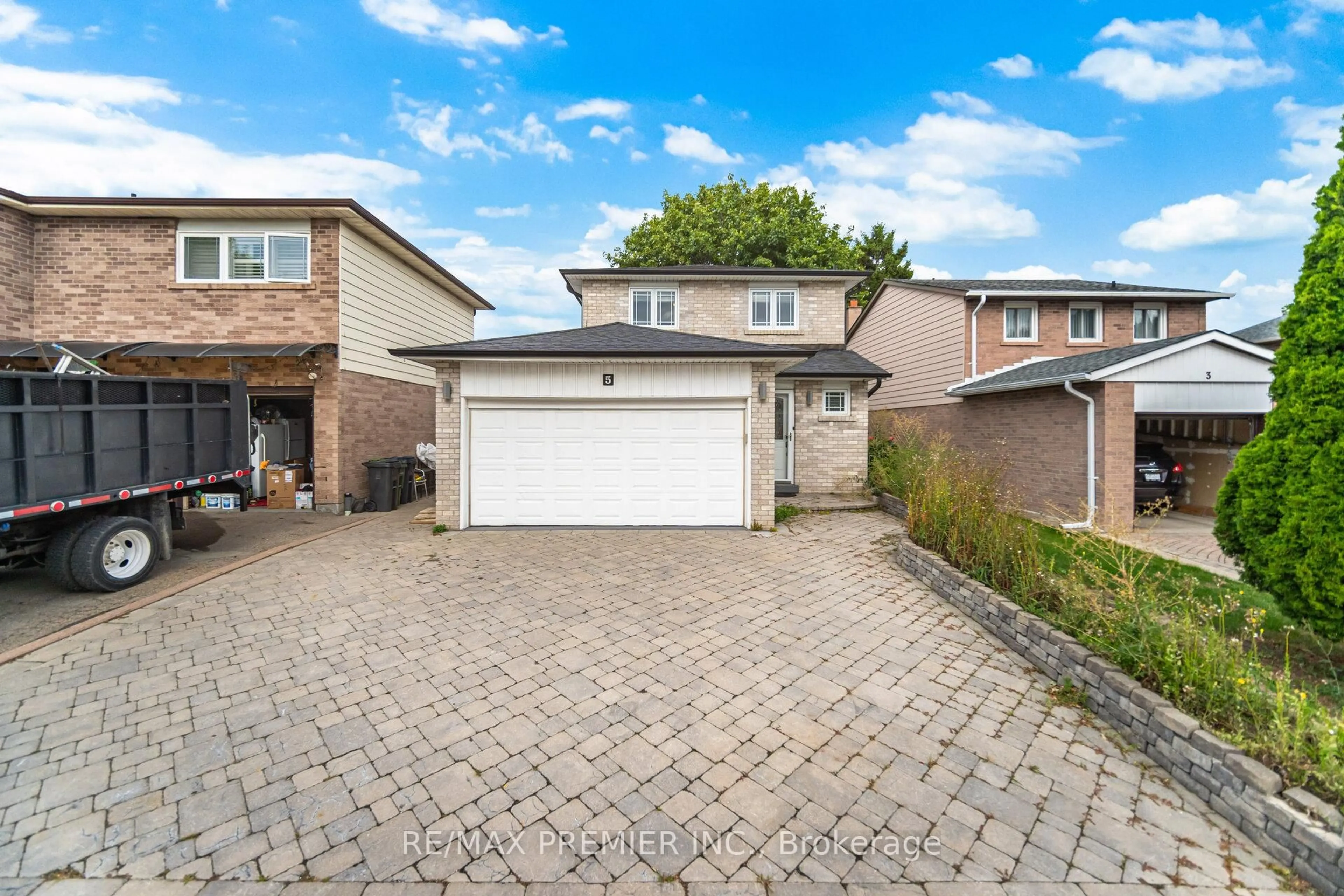 Unknown for 5 Magdalena Crt, Toronto Ontario M9V 4S7