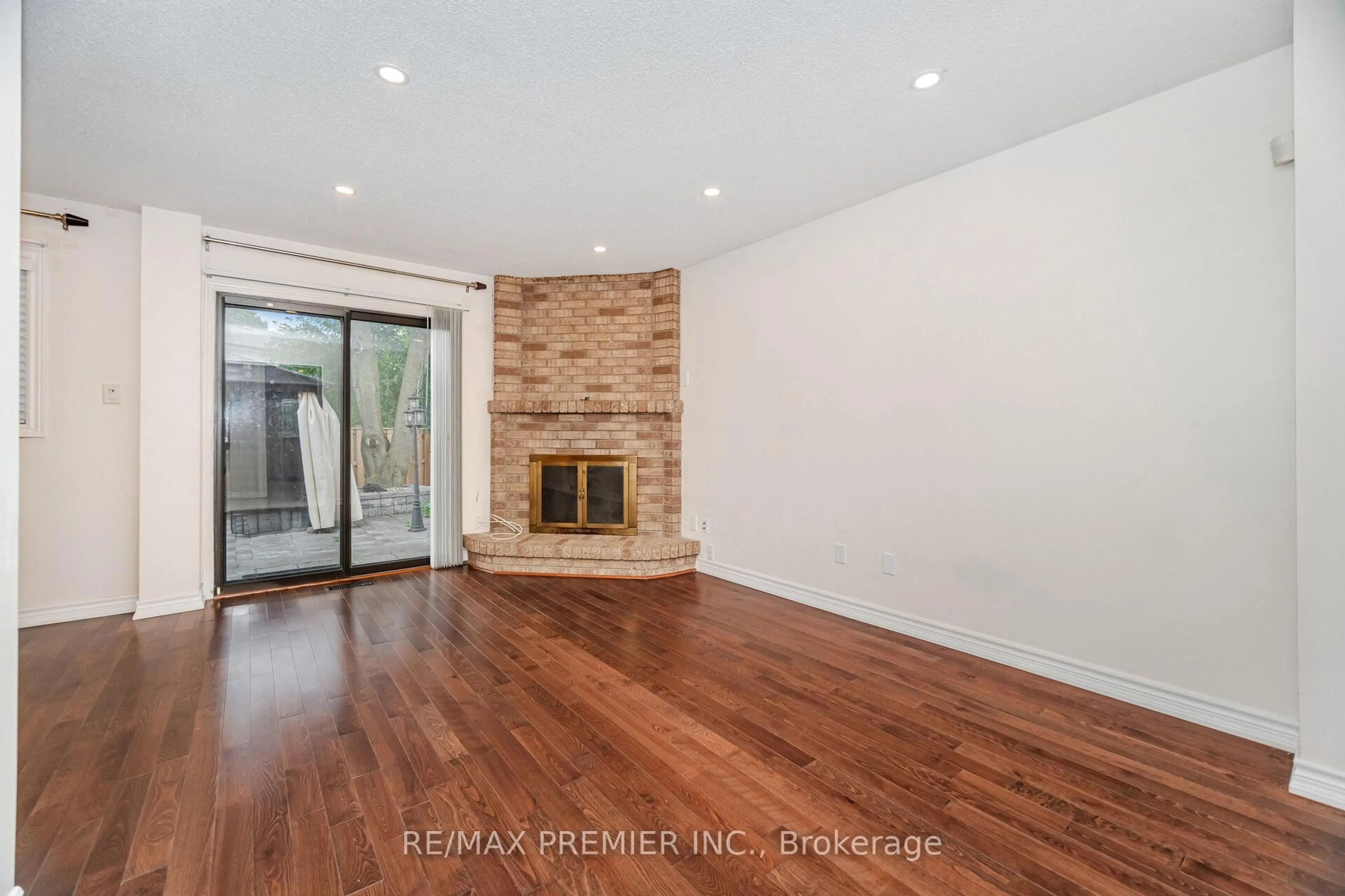 Unknown for 5 Magdalena Crt, Toronto Ontario M9V 4S7