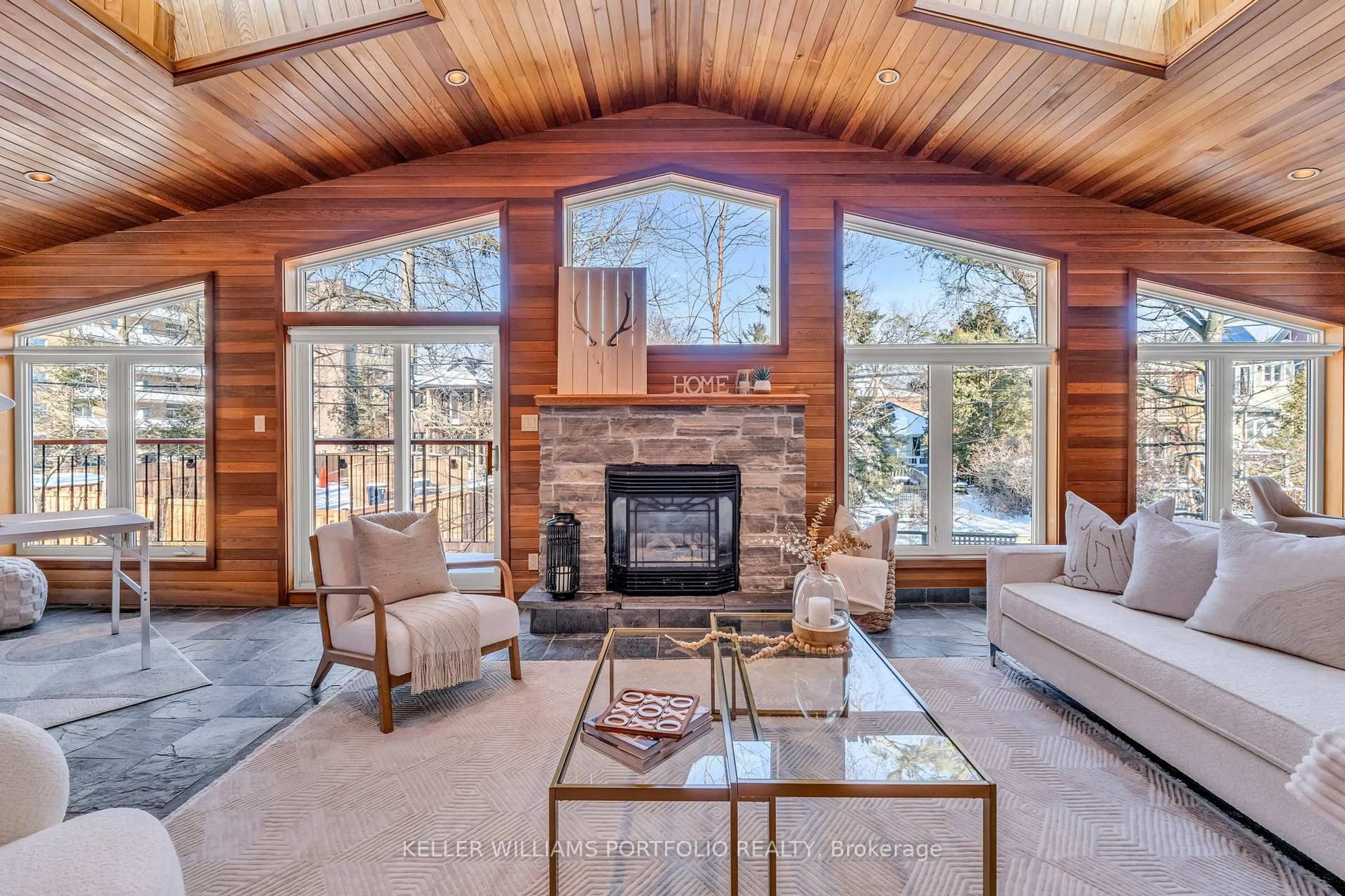 Living room with furniture, unknown for 200 Lake Promenade, Toronto Ontario M8W 1A8