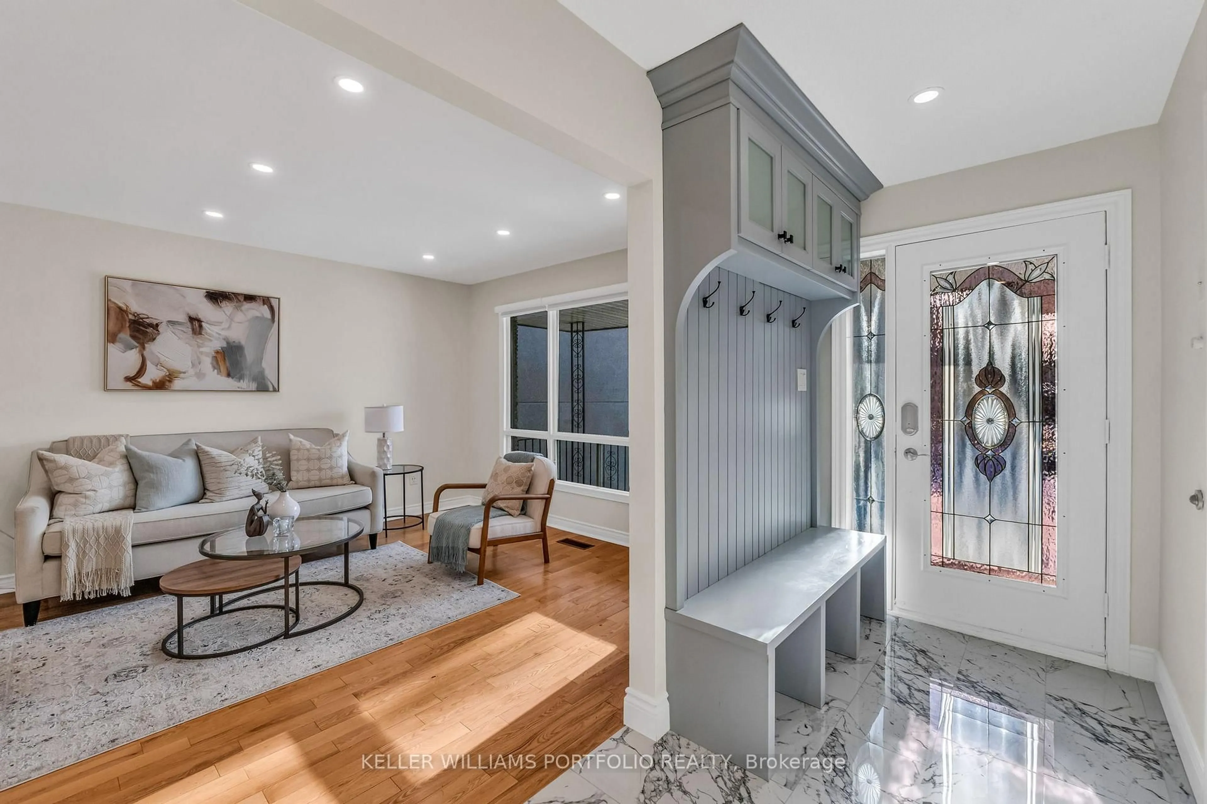 Indoor entryway for 200 Lake Promenade, Toronto Ontario M8W 1A8