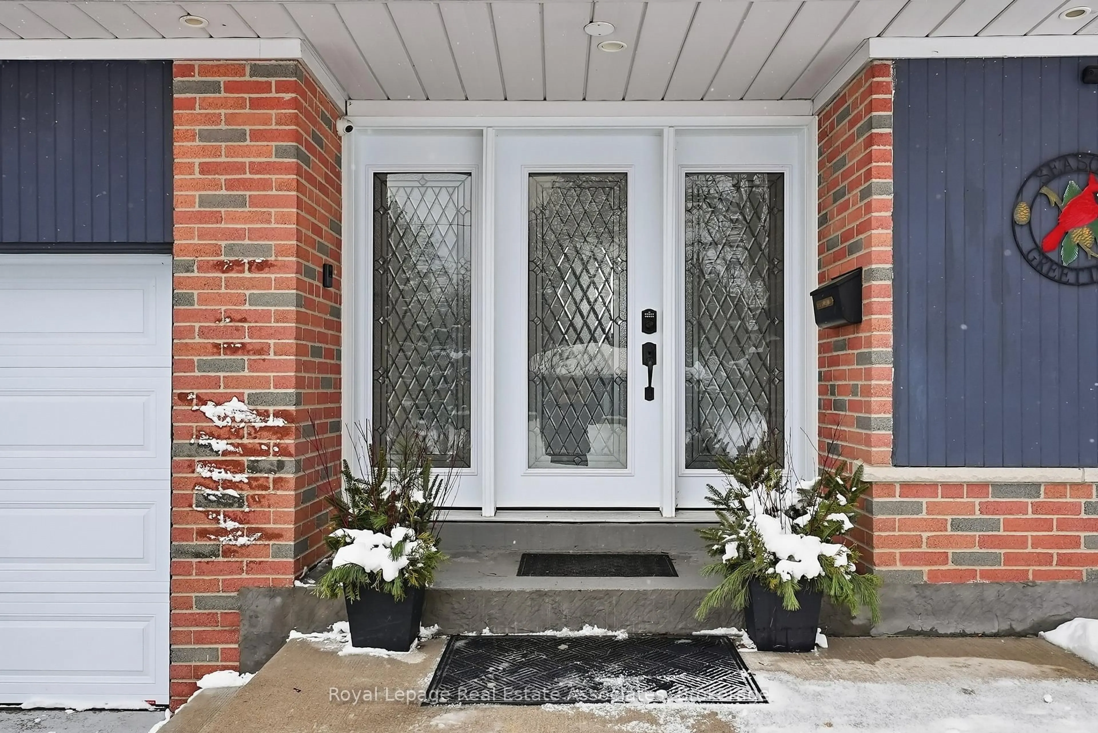 Indoor entryway for 28 Faludon Dr, Halton Hills Ontario L7G 1H7