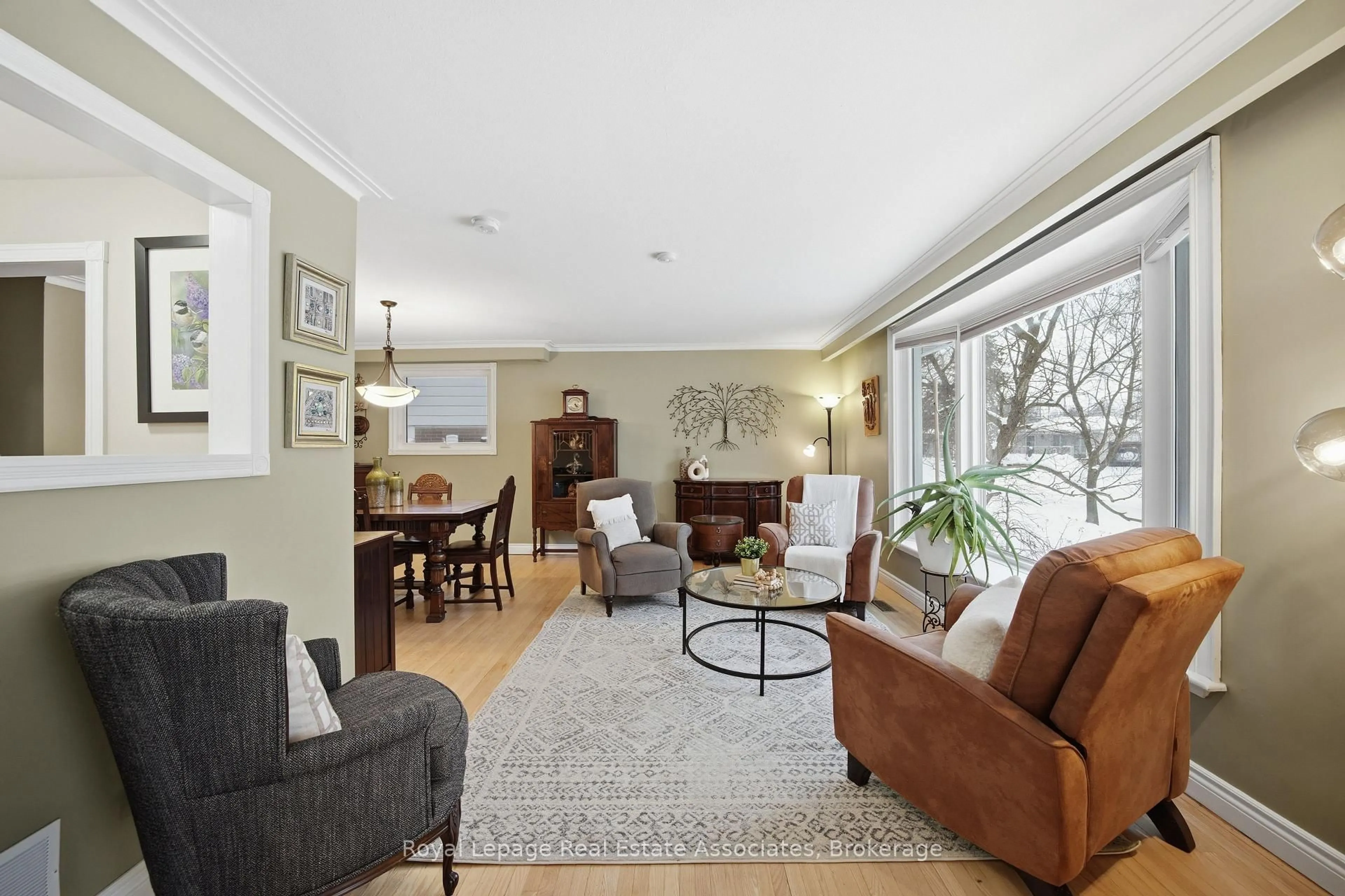 Living room with furniture, unknown for 28 Faludon Dr, Halton Hills Ontario L7G 1H7