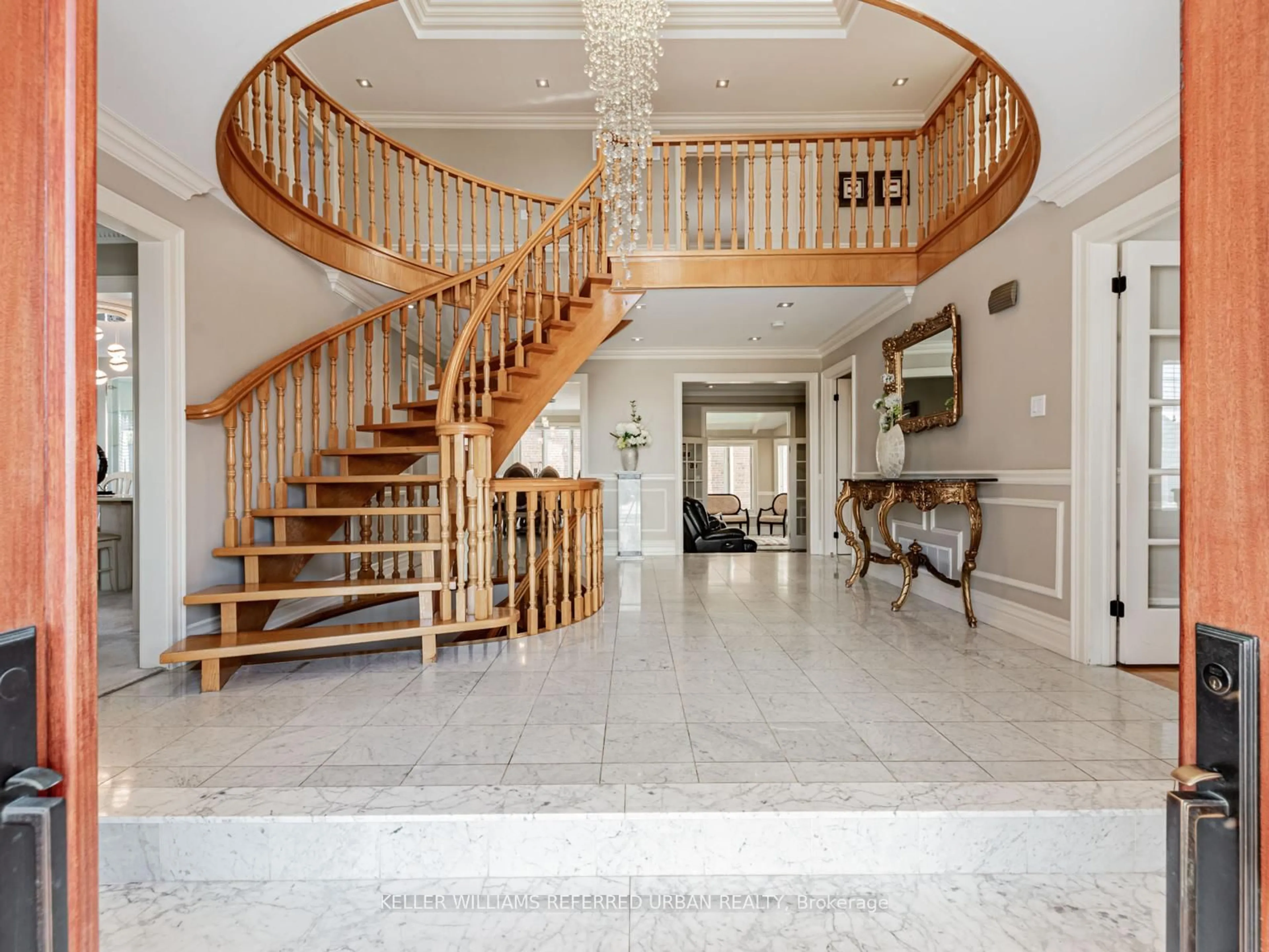 Indoor foyer for 33 Redberry Pkwy, Toronto Ontario M6L 2J7