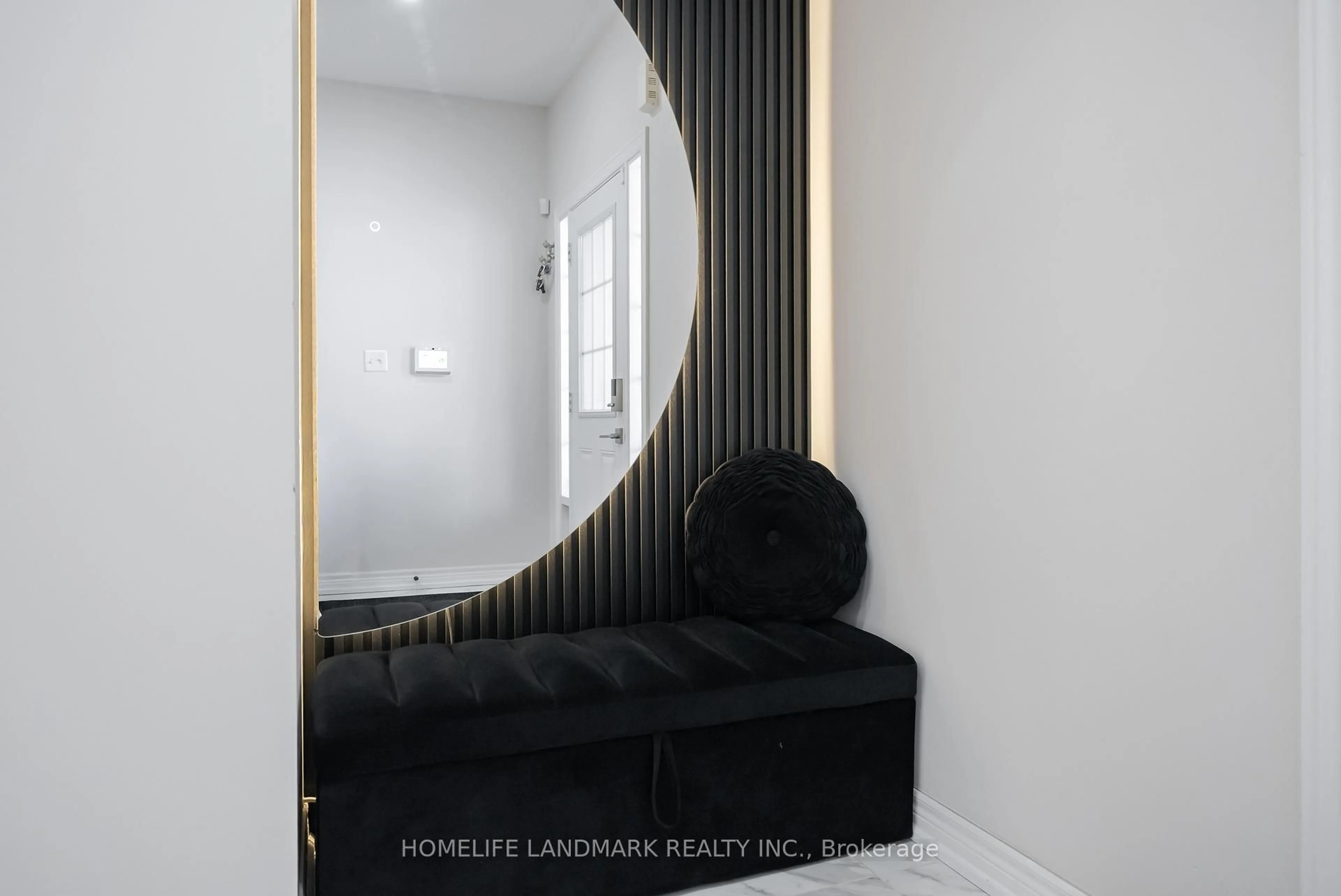 Indoor entryway for 336 Cedric Terr, Milton Ontario L9T 8P3