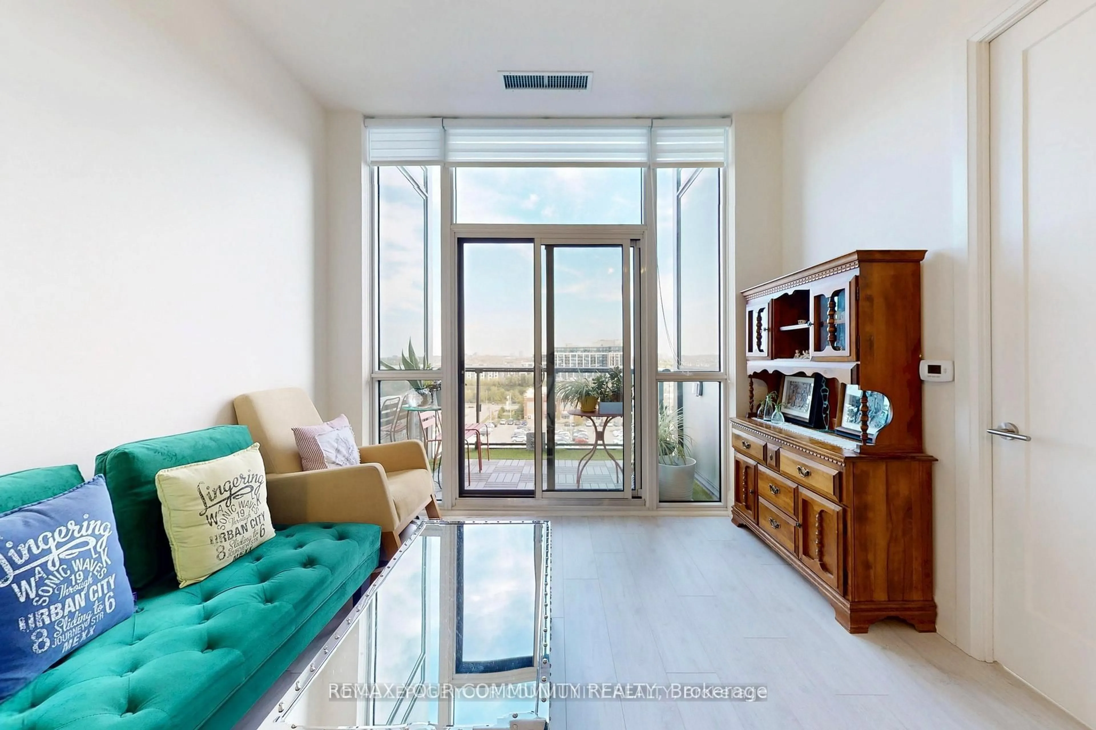 Unknown for 509 Dundas St #807, Oakville Ontario L6M 4M2