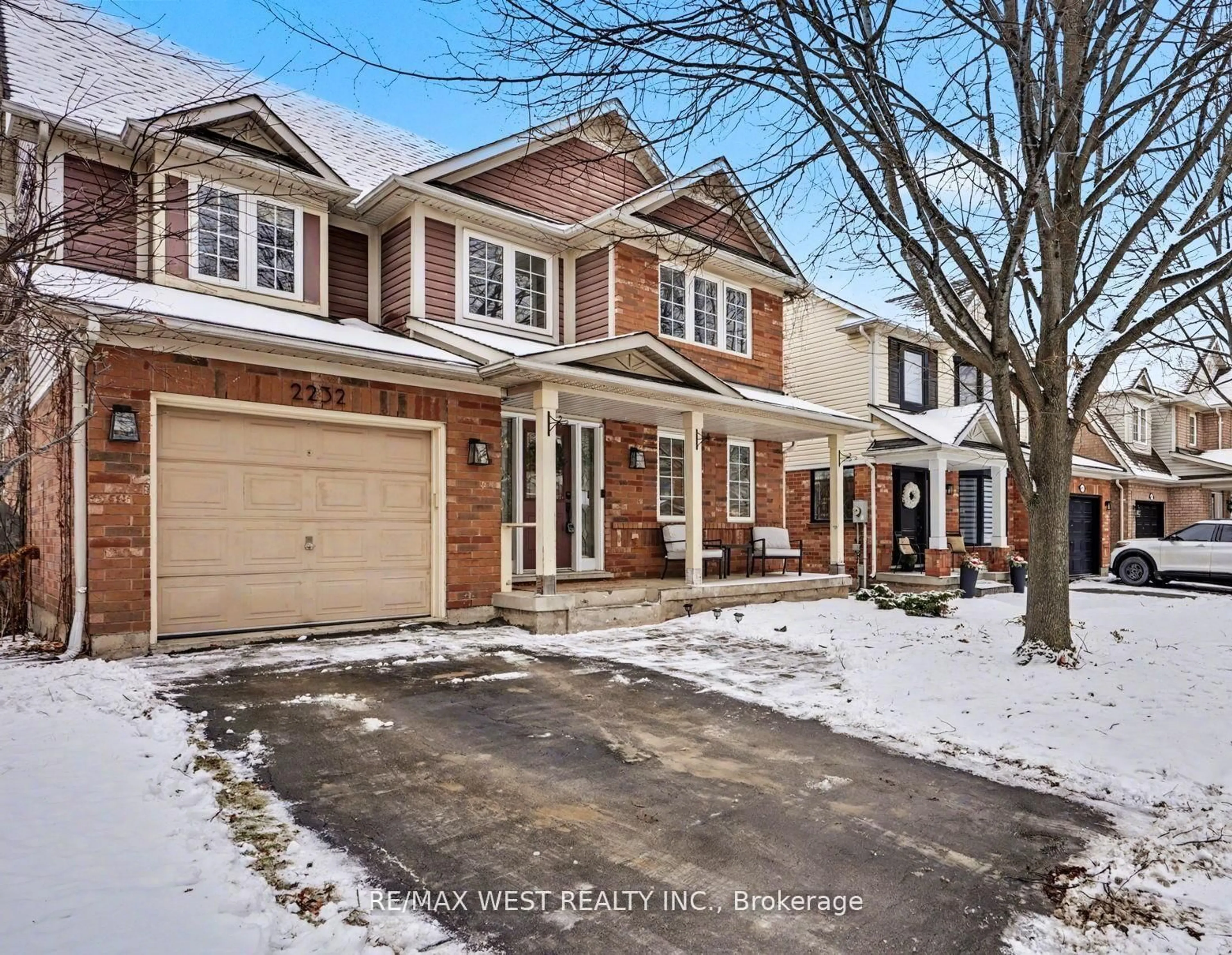 Home with brick exterior material, street for 2232 Casselman Crt, Burlington Ontario L7L 6T7