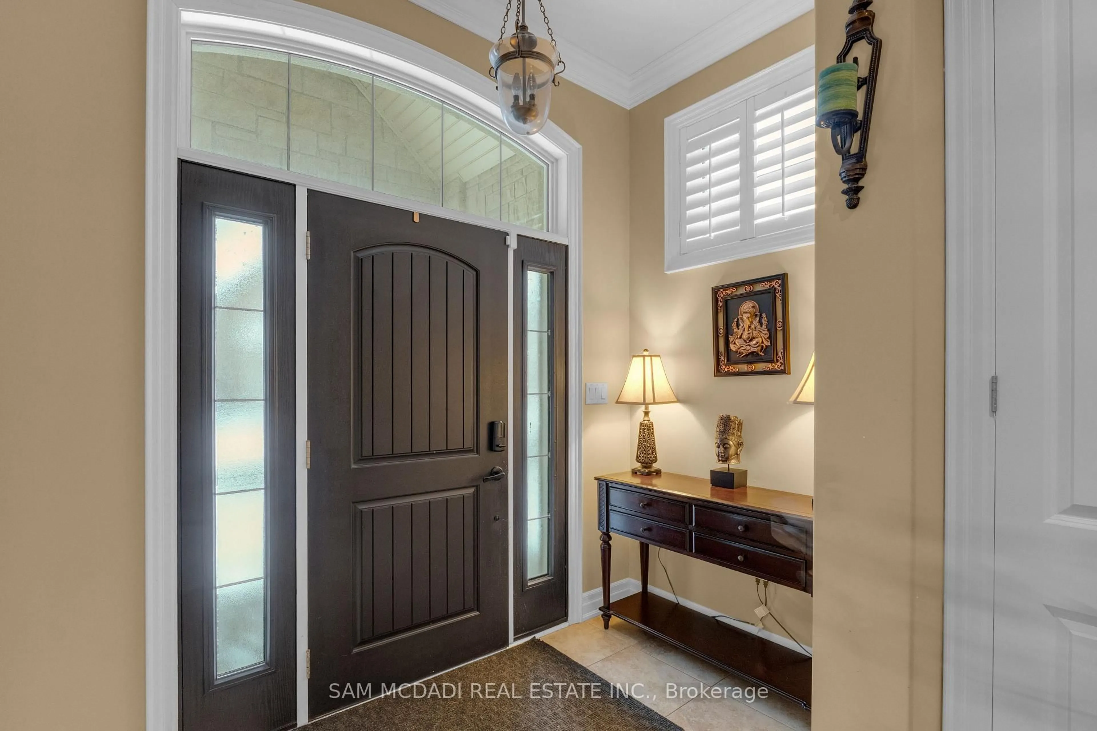 Indoor entryway for 136 North Park Blvd, Oakville Ontario L6M 0W6