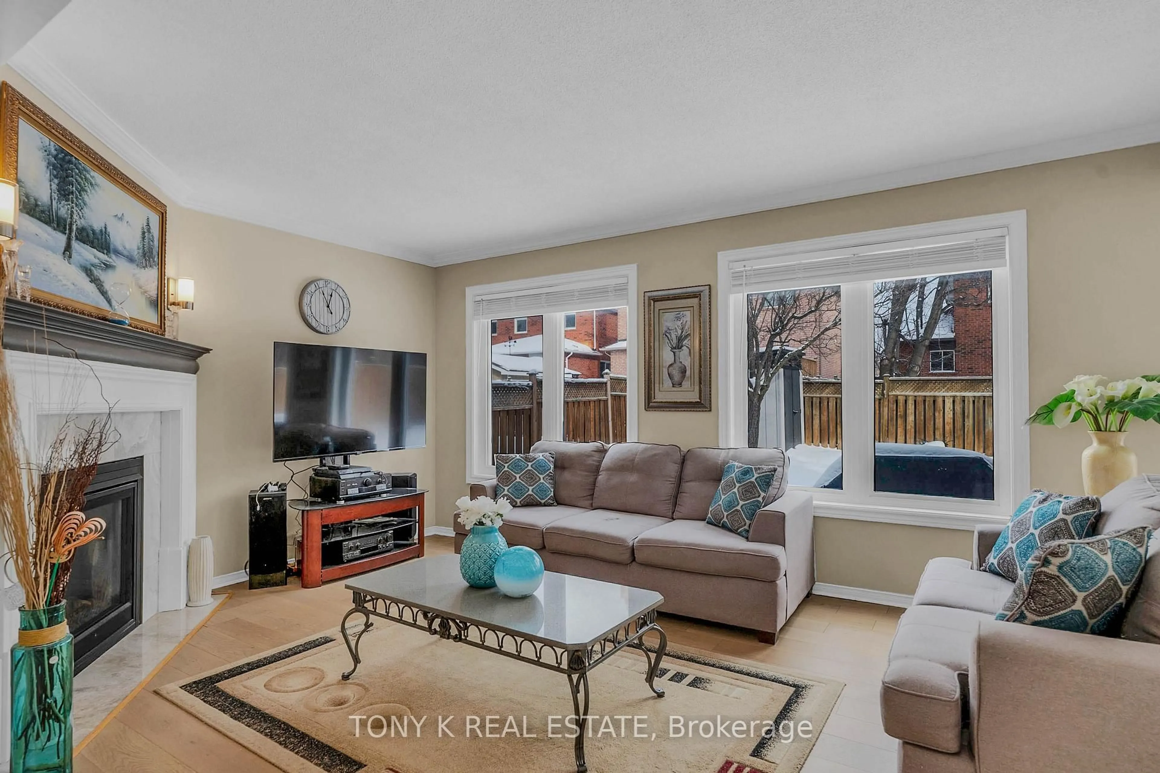 Living room with furniture, unknown for 10 Hepburn Cres, Halton Hills Ontario L7G 5P9