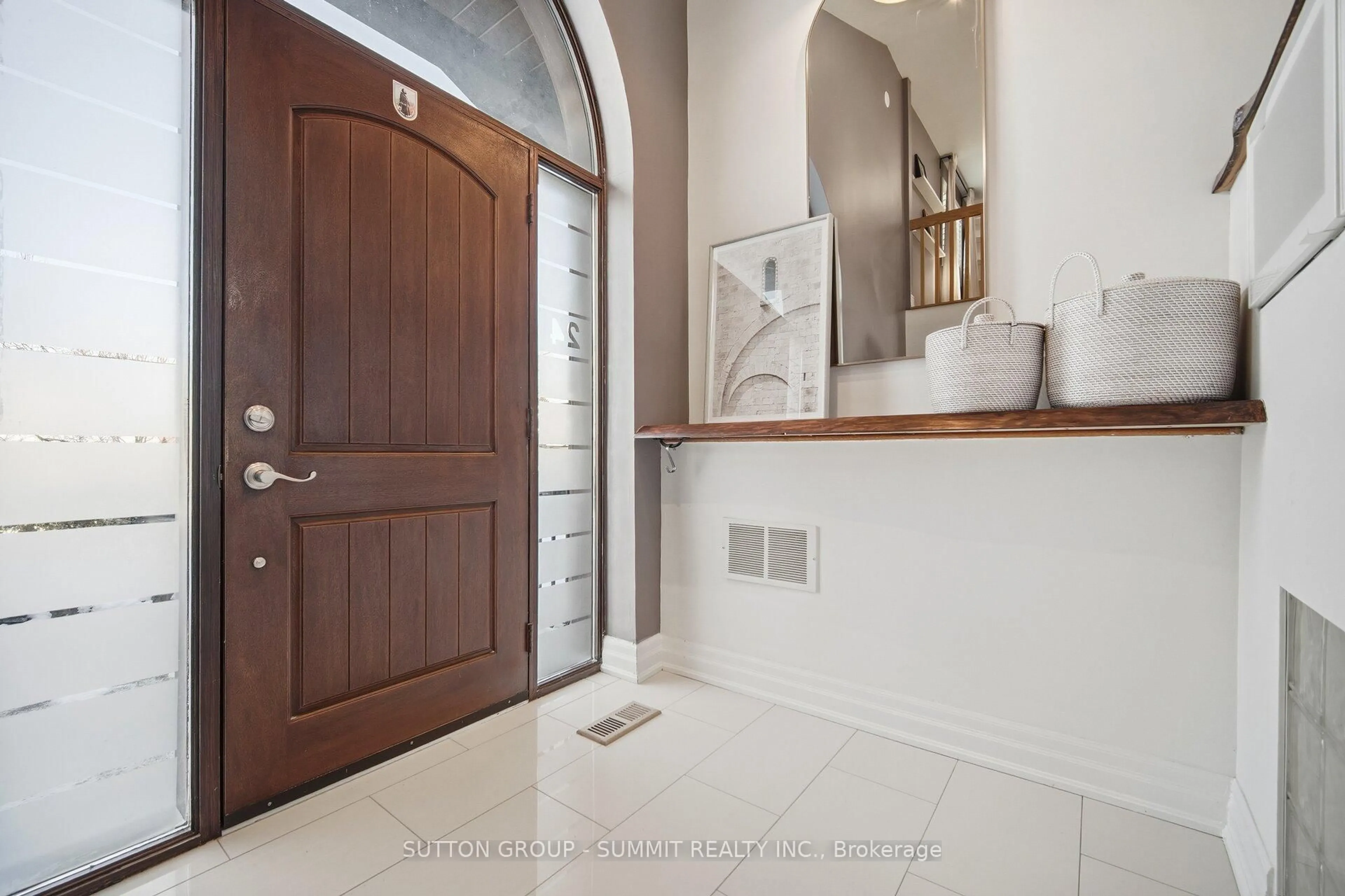 Indoor entryway for 24 Joymar Dr, Mississauga Ontario L5M 1E9