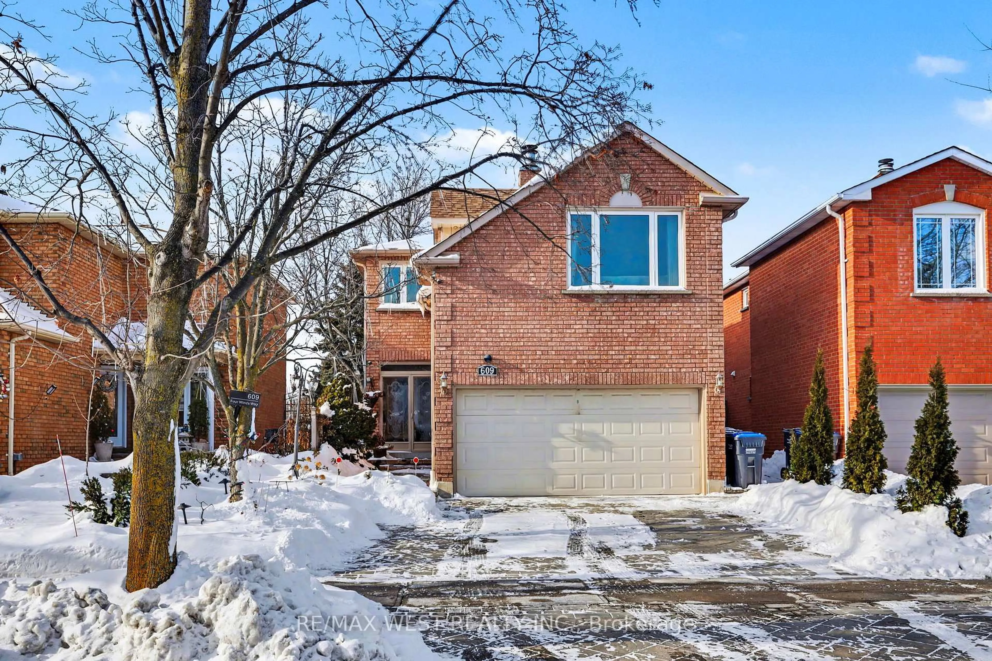 Home with brick exterior material, street for 609 Four Winds Way, Mississauga Ontario L5R 3M4