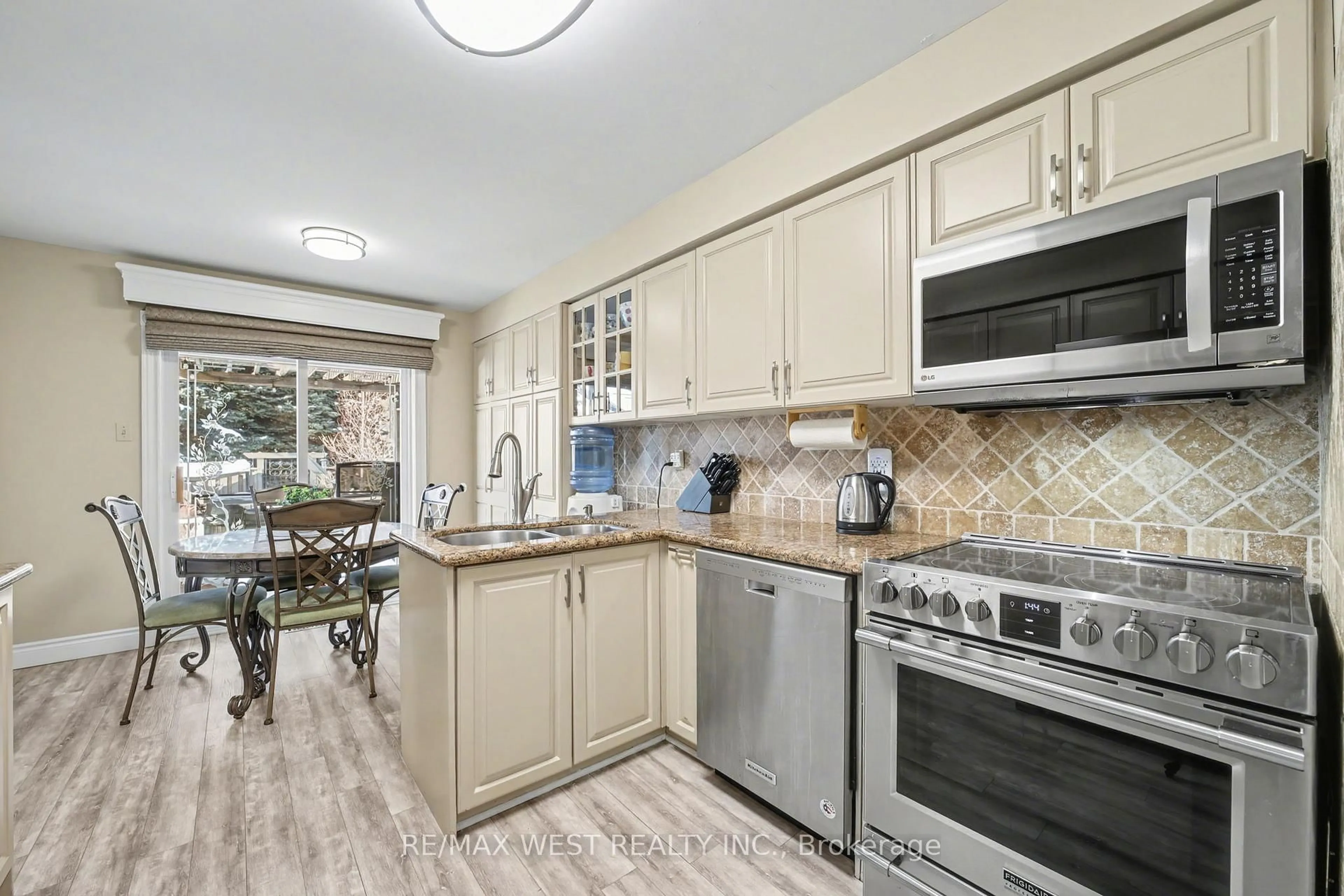 Standard kitchen, ceramic/tile floor for 609 Four Winds Way, Mississauga Ontario L5R 3M4