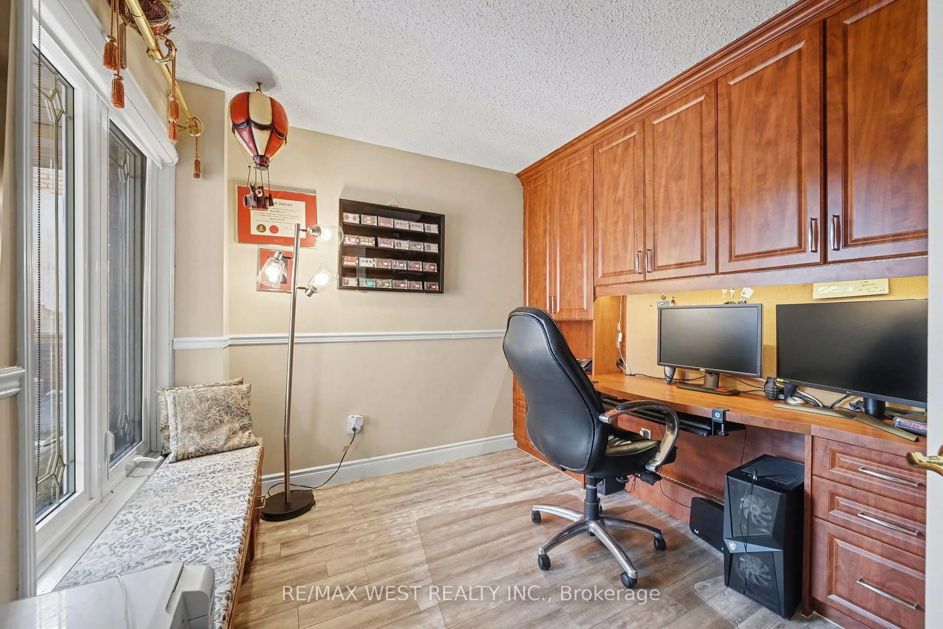 A pic of a room for 609 Four Winds Way, Mississauga Ontario L5R 3M4