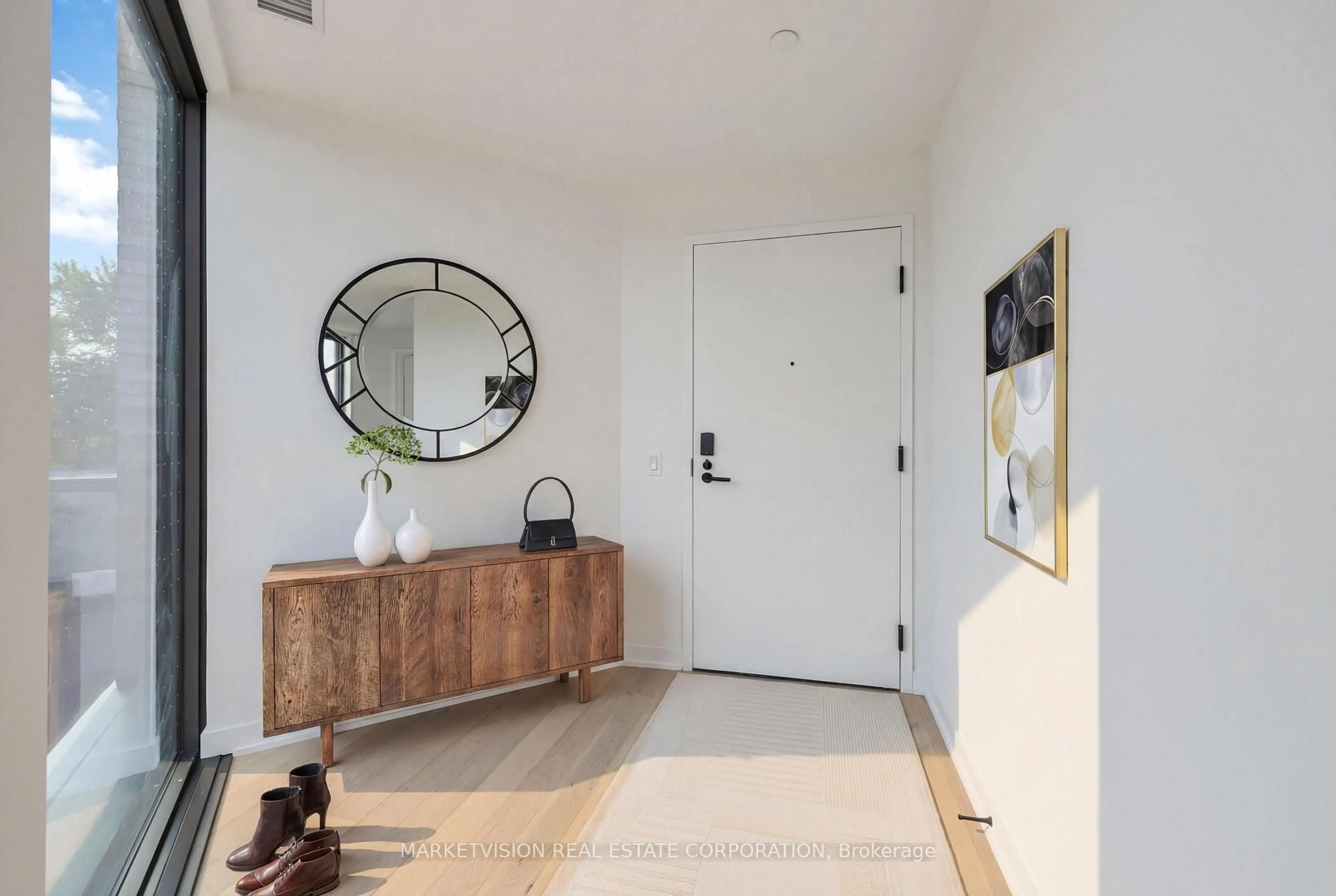 Indoor entryway for 2625 Dundas St #414, Toronto Ontario M6P 1X9