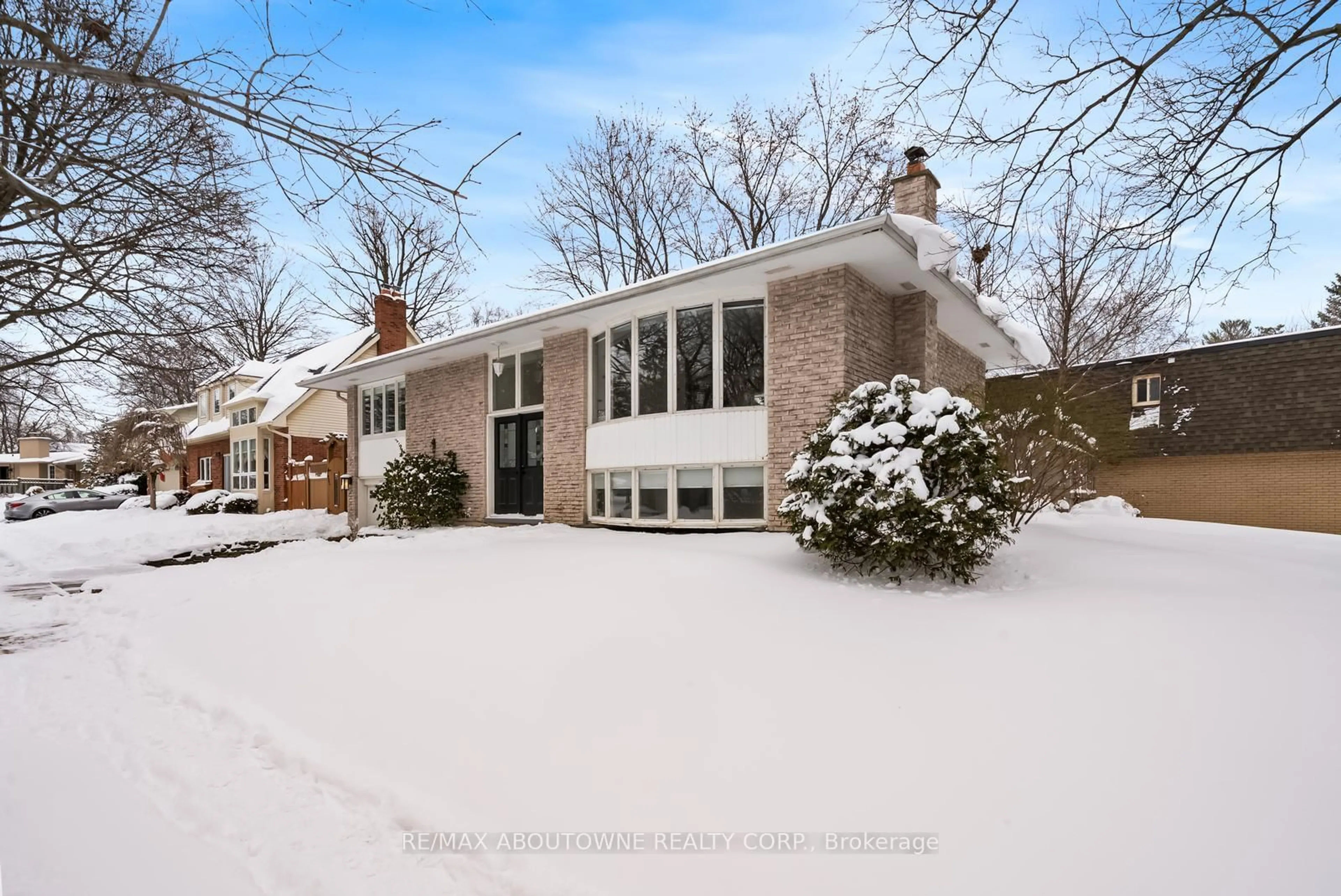 Home with brick exterior material, street for 407 Canterbury Cres, Oakville Ontario L6J 5K8