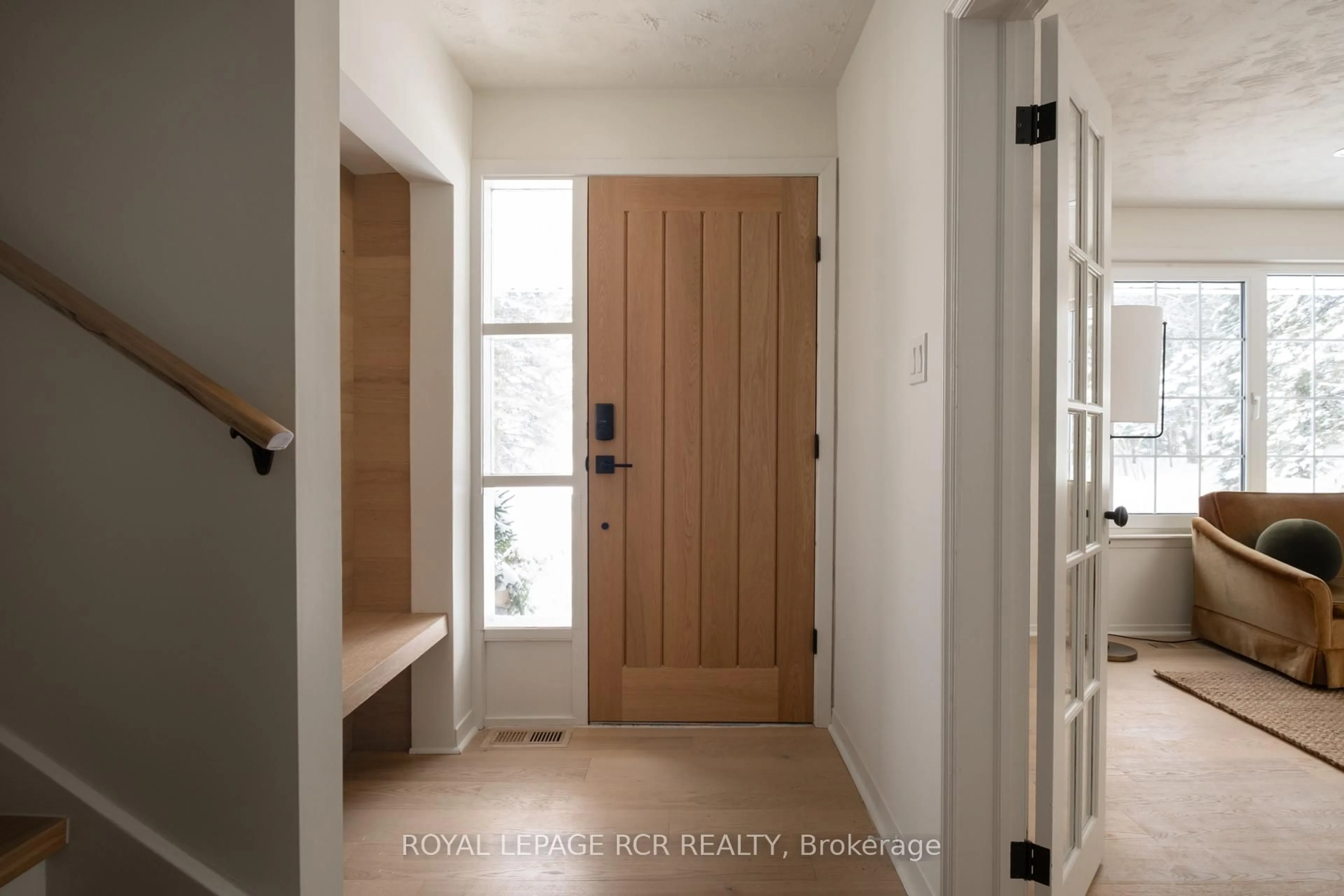 Indoor entryway for 922 The Grange Sdrd, Caledon Ontario L7K 1G5