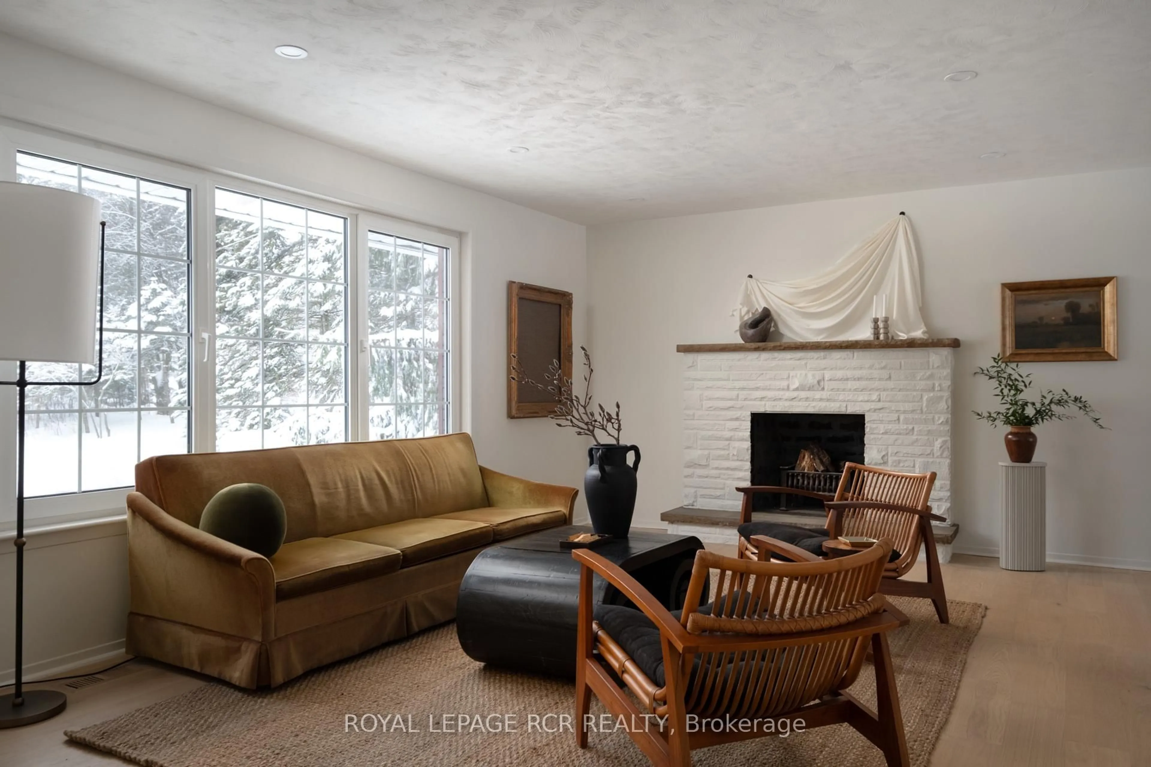 Living room with furniture, unknown for 922 The Grange Sdrd, Caledon Ontario L7K 1G5