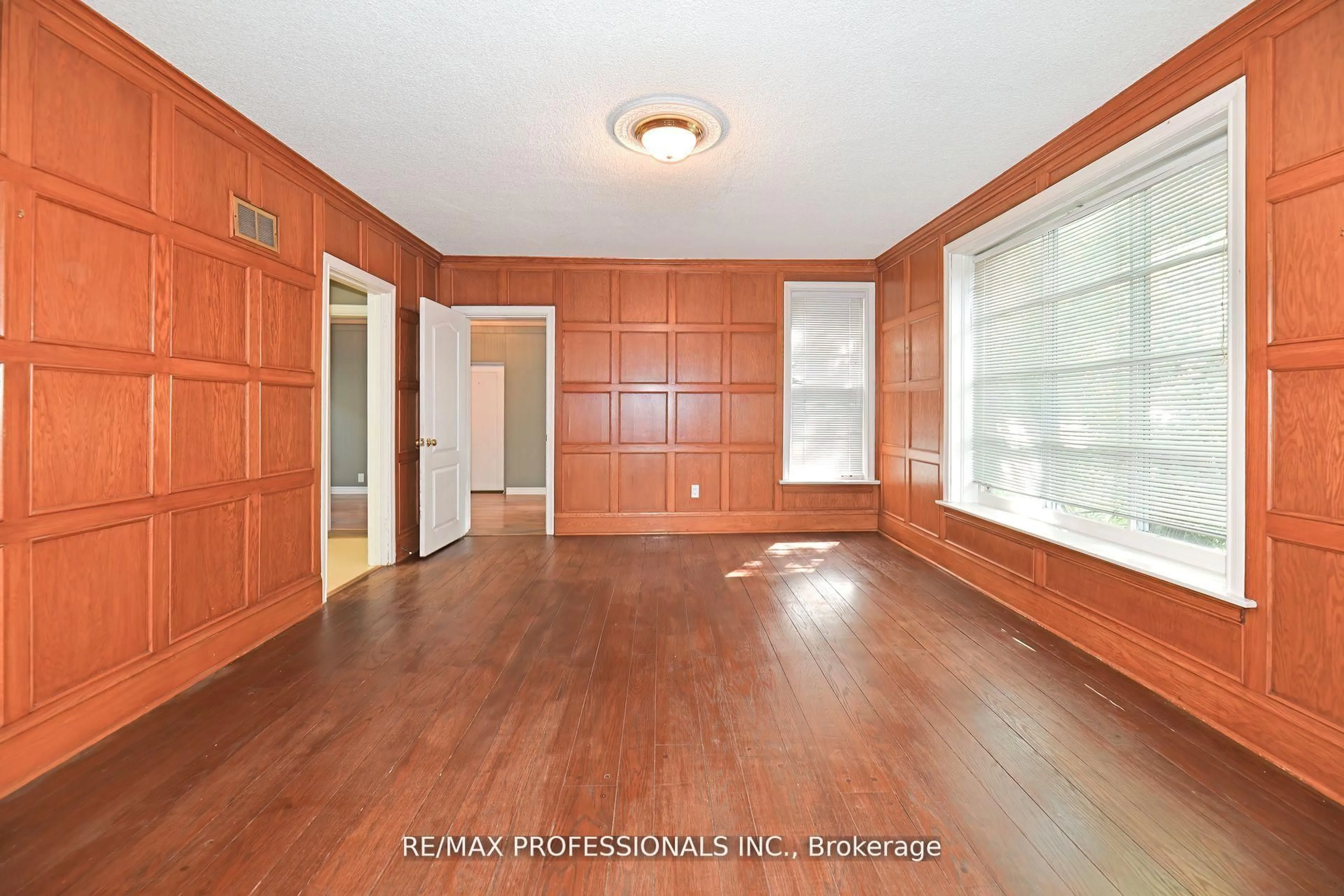 A pic of a room for 1161 Royal York Rd, Toronto Ontario M9A 4B2