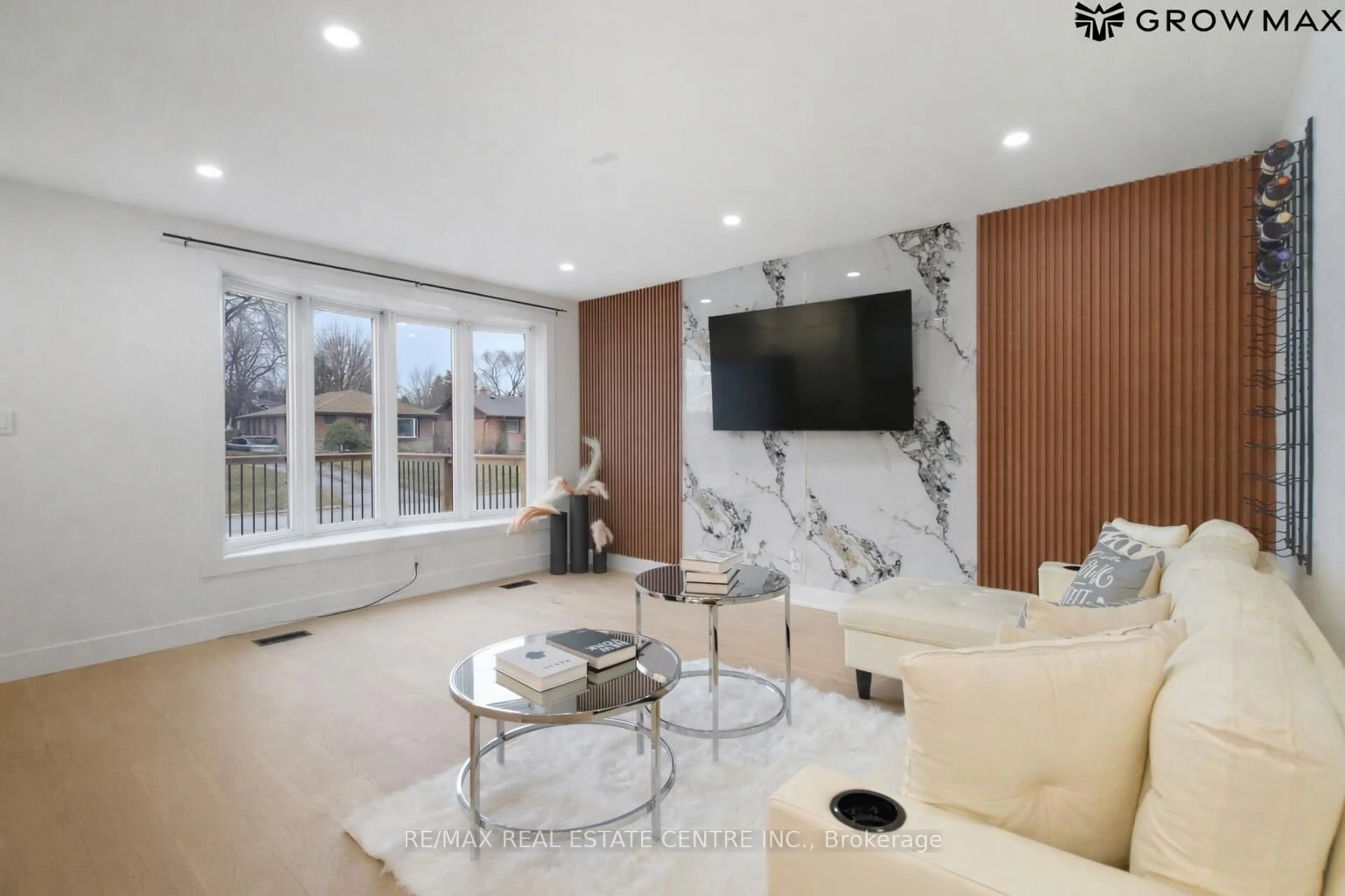 Home theater for 1328 Bunnell Dr, Burlington Ontario L7P 2E1