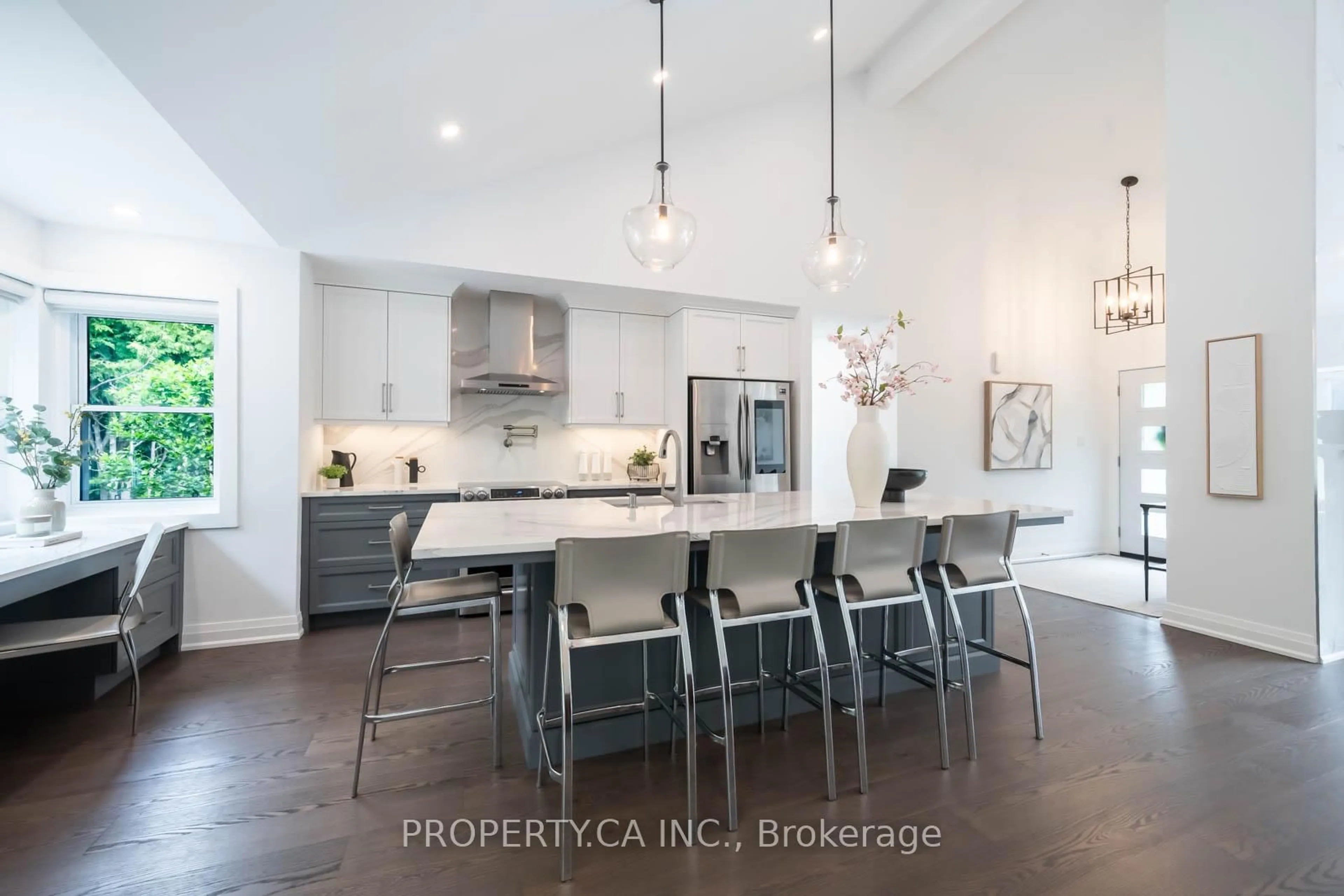 Open concept kitchen, unknown for 1533 Rometown Dr, Mississauga Ontario L5E 2T8