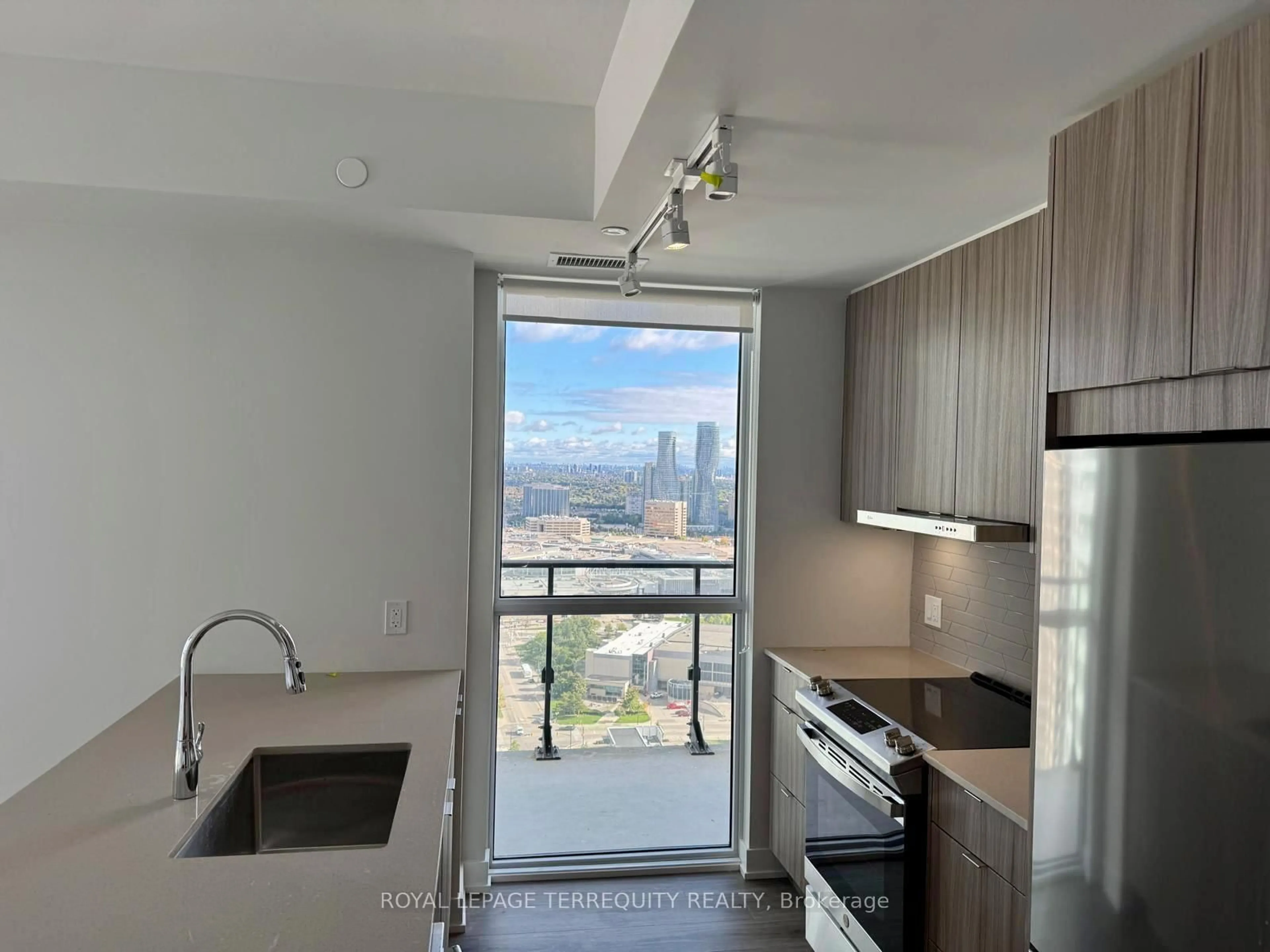 Standard kitchen, wood/laminate floor for 4130 Parkside Village Dr #3004, Mississauga Ontario L5B 0L7