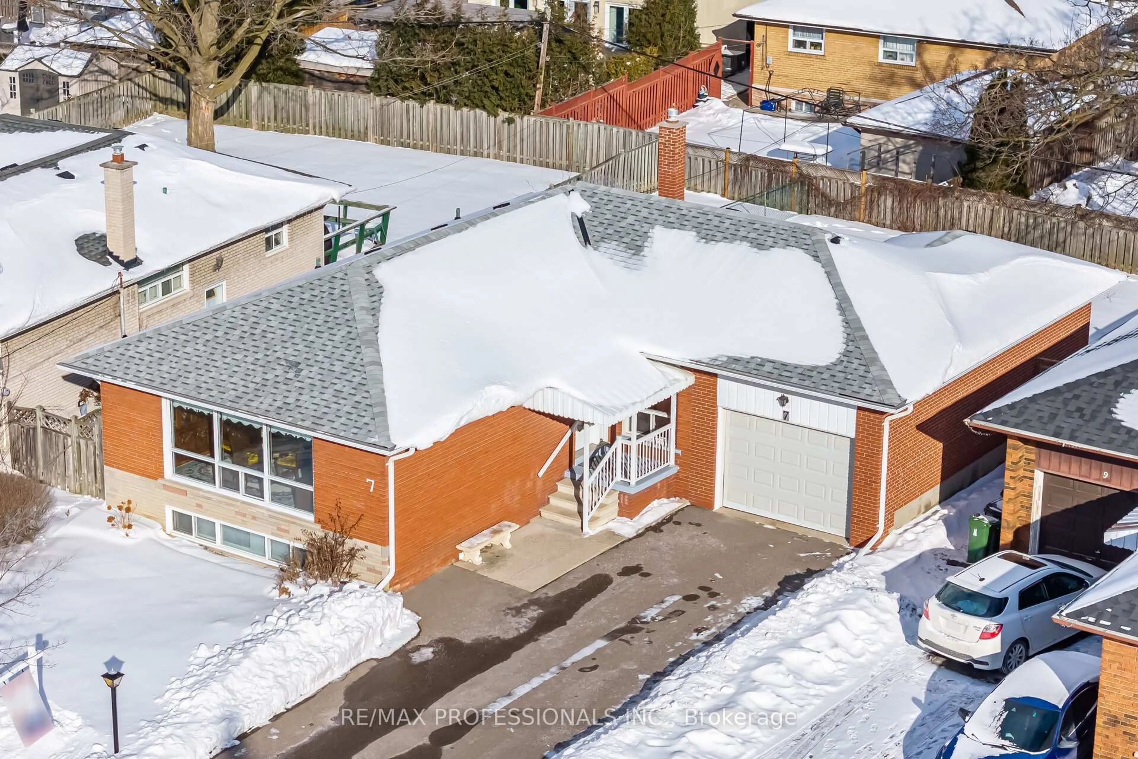 A pic from outside/outdoor area/front of a property/back of a property/a pic from drone, street for 7 Pettit Dr, Toronto Ontario M9R 2W6