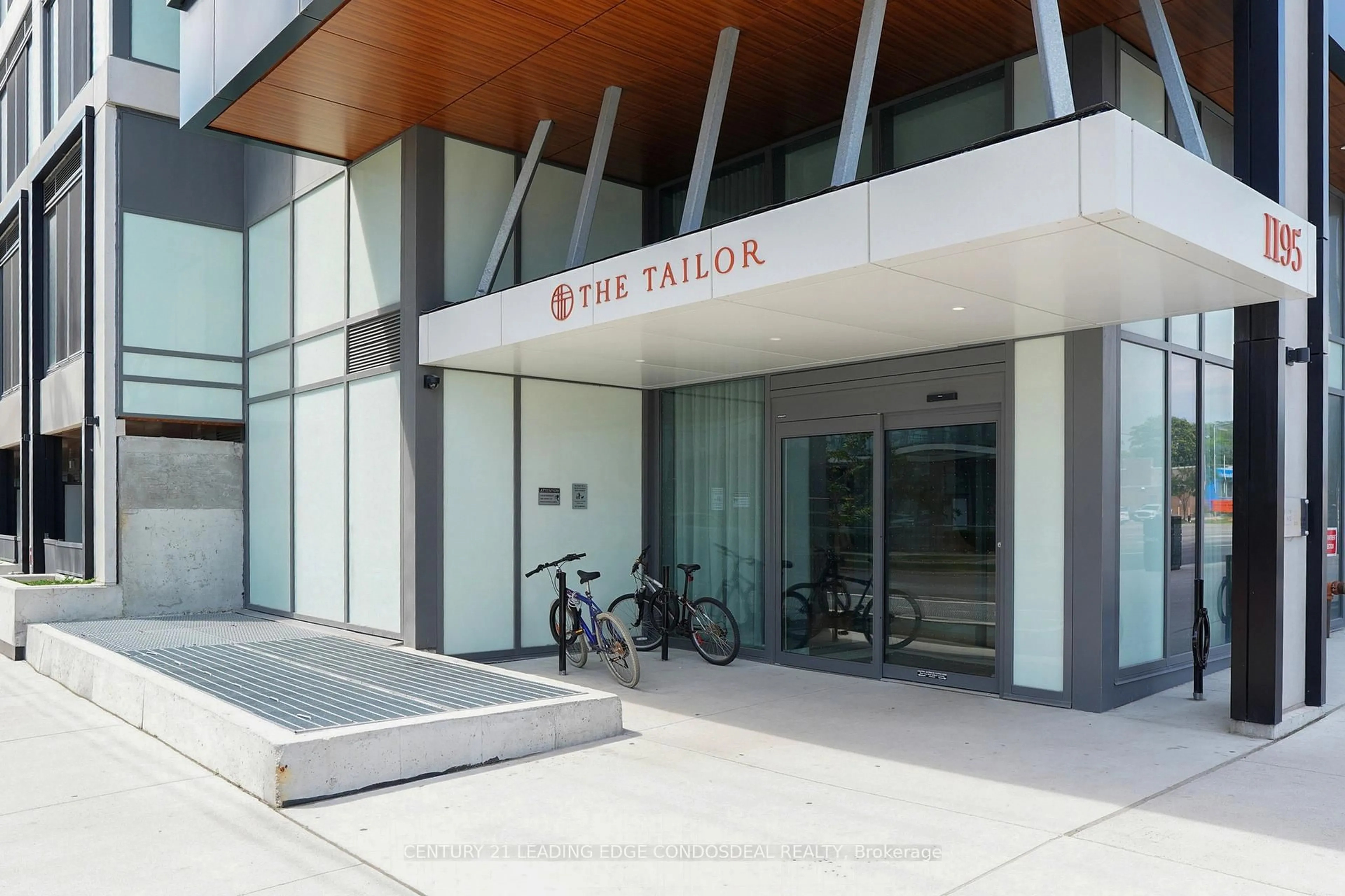 Indoor foyer for 1195 The Queensway #213, Toronto Ontario M8Z 0H1