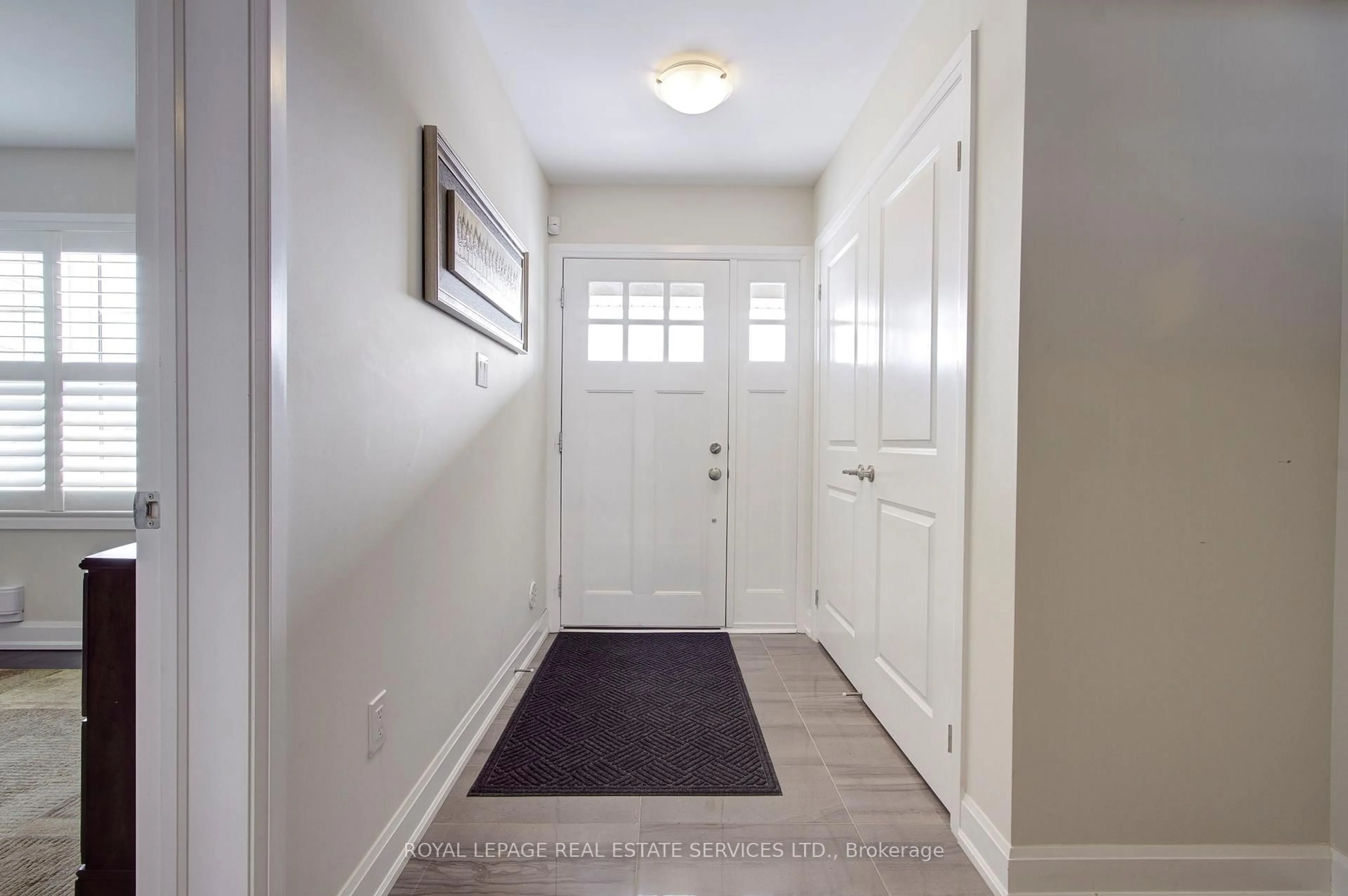 Indoor entryway for 3045 George Savage Ave #7, Oakville Ontario L6M 0Y8