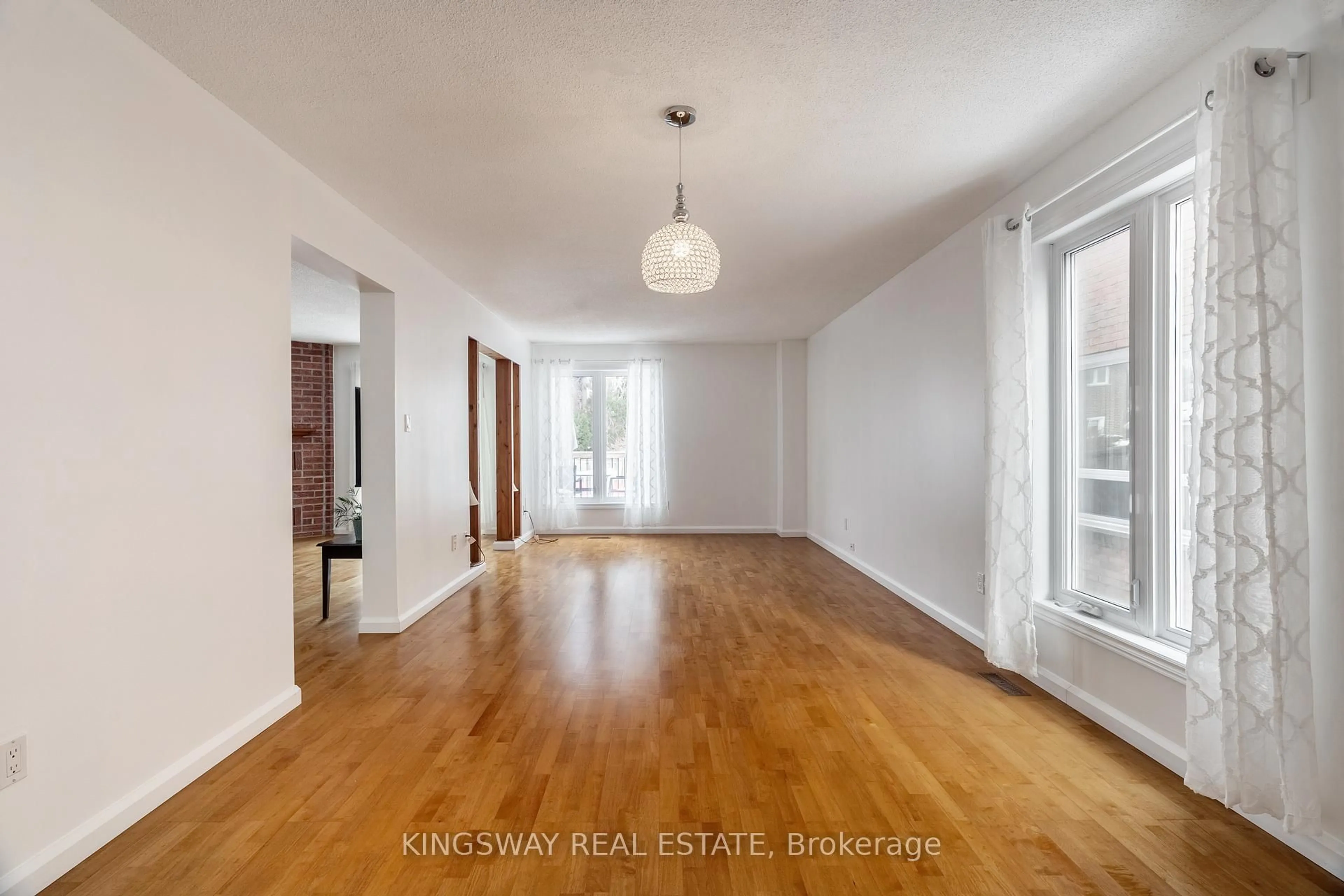 A pic of a room for 1329 Sweetbirch Cres, Mississauga Ontario L5C 3R4