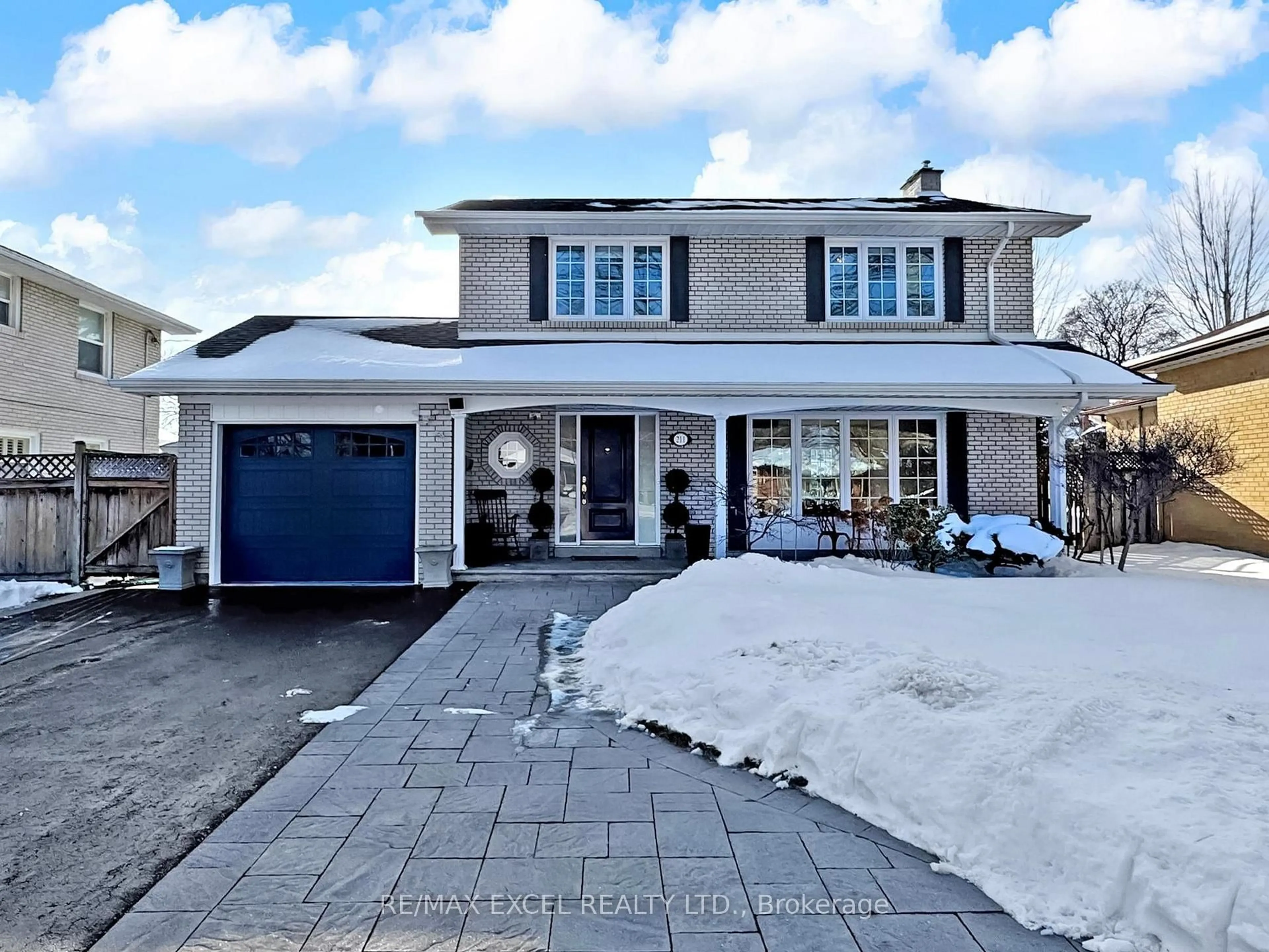 Unknown for 211 The Westway, Toronto Ontario M9R 1E9