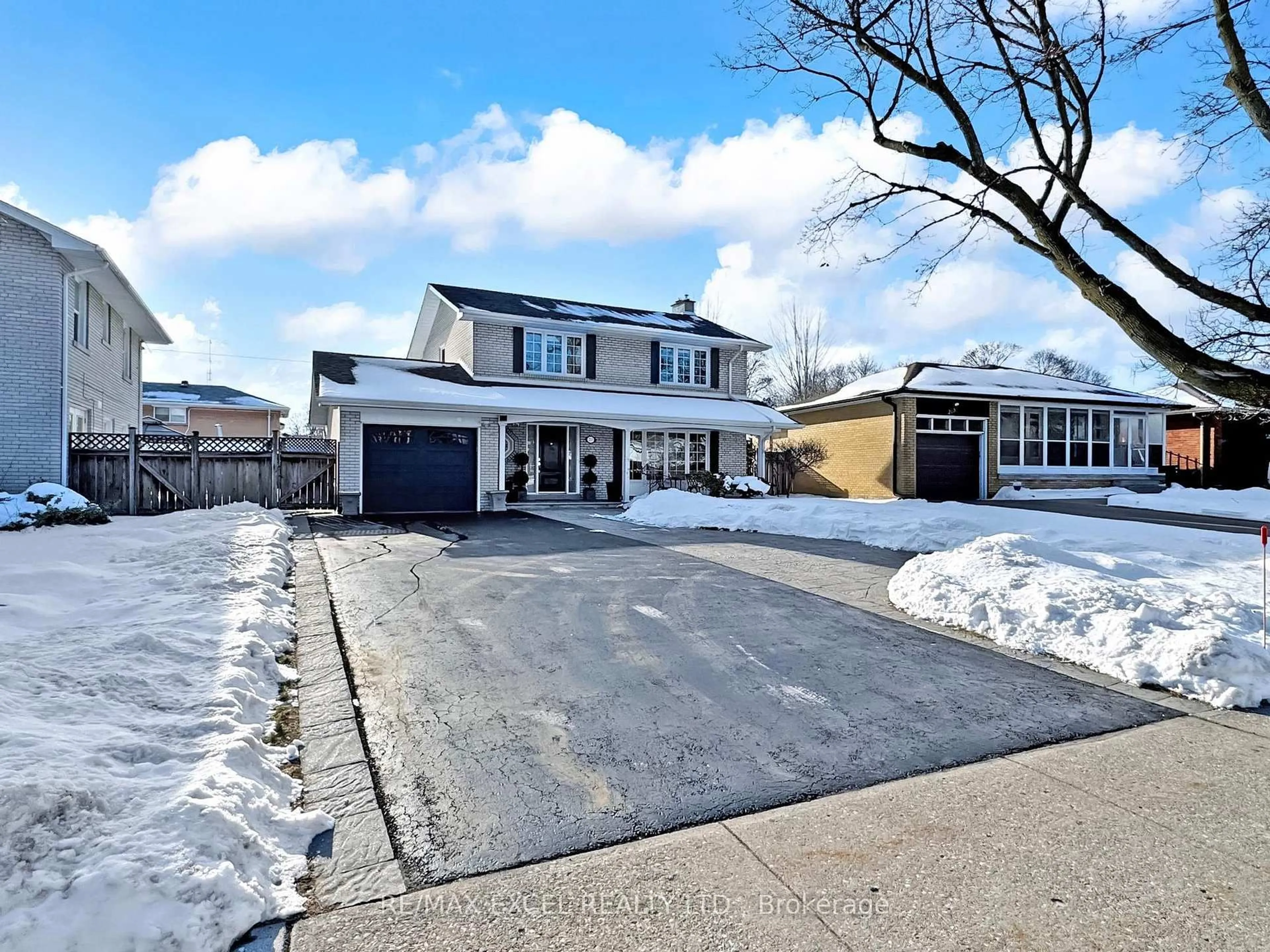 A pic from outside/outdoor area/front of a property/back of a property/a pic from drone, street for 211 The Westway, Toronto Ontario M9R 1E9