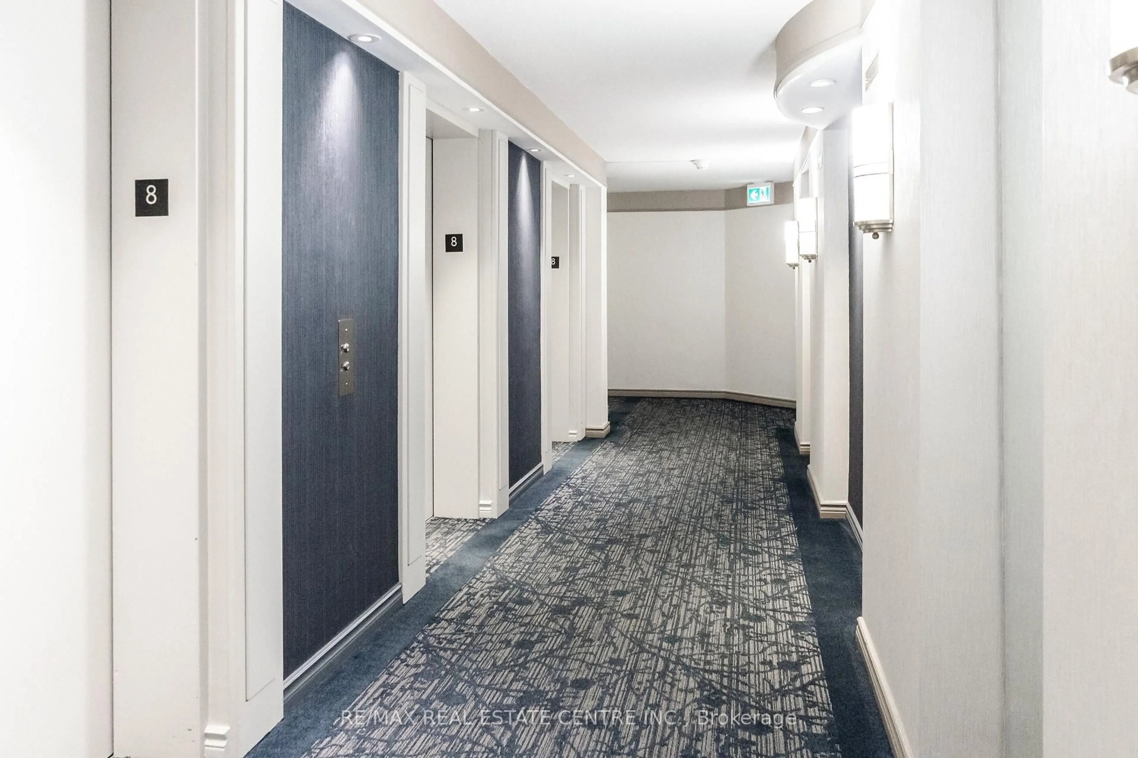 Indoor foyer for 20 Cherrytree Dr #802, Brampton Ontario L6Y 3V1