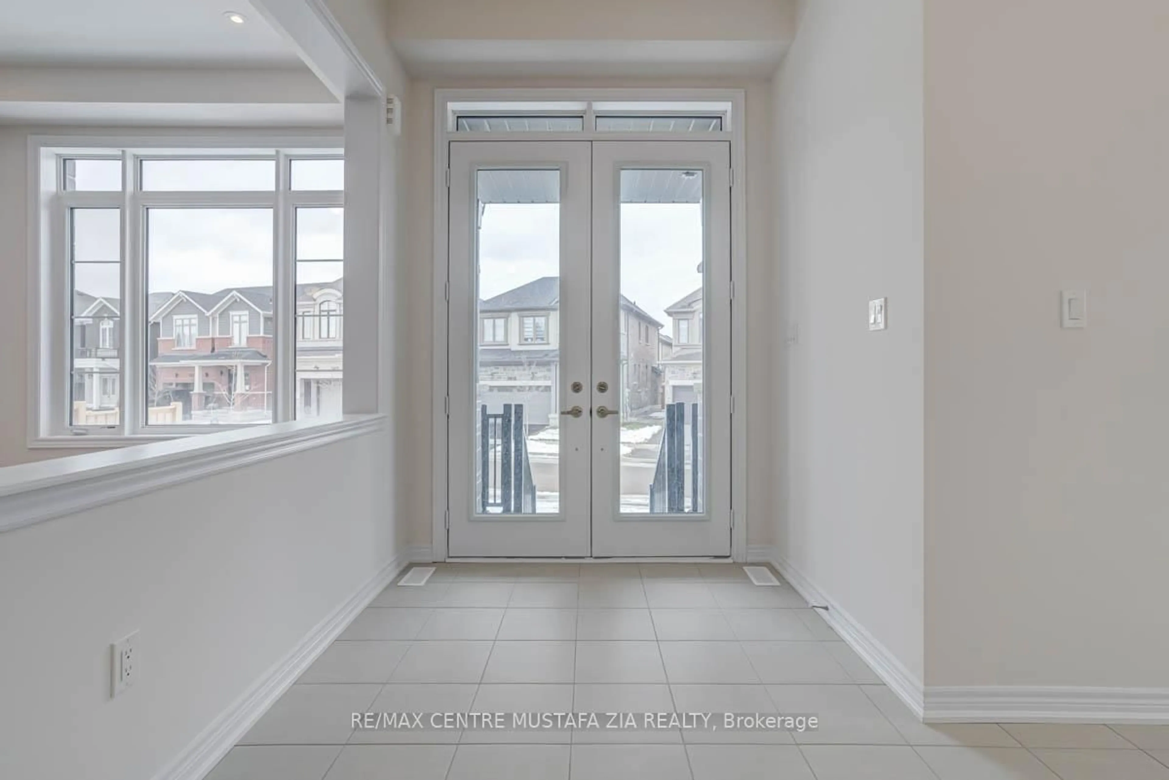 Indoor entryway for 883 Plum Pl, Milton Ontario L9T 7E7