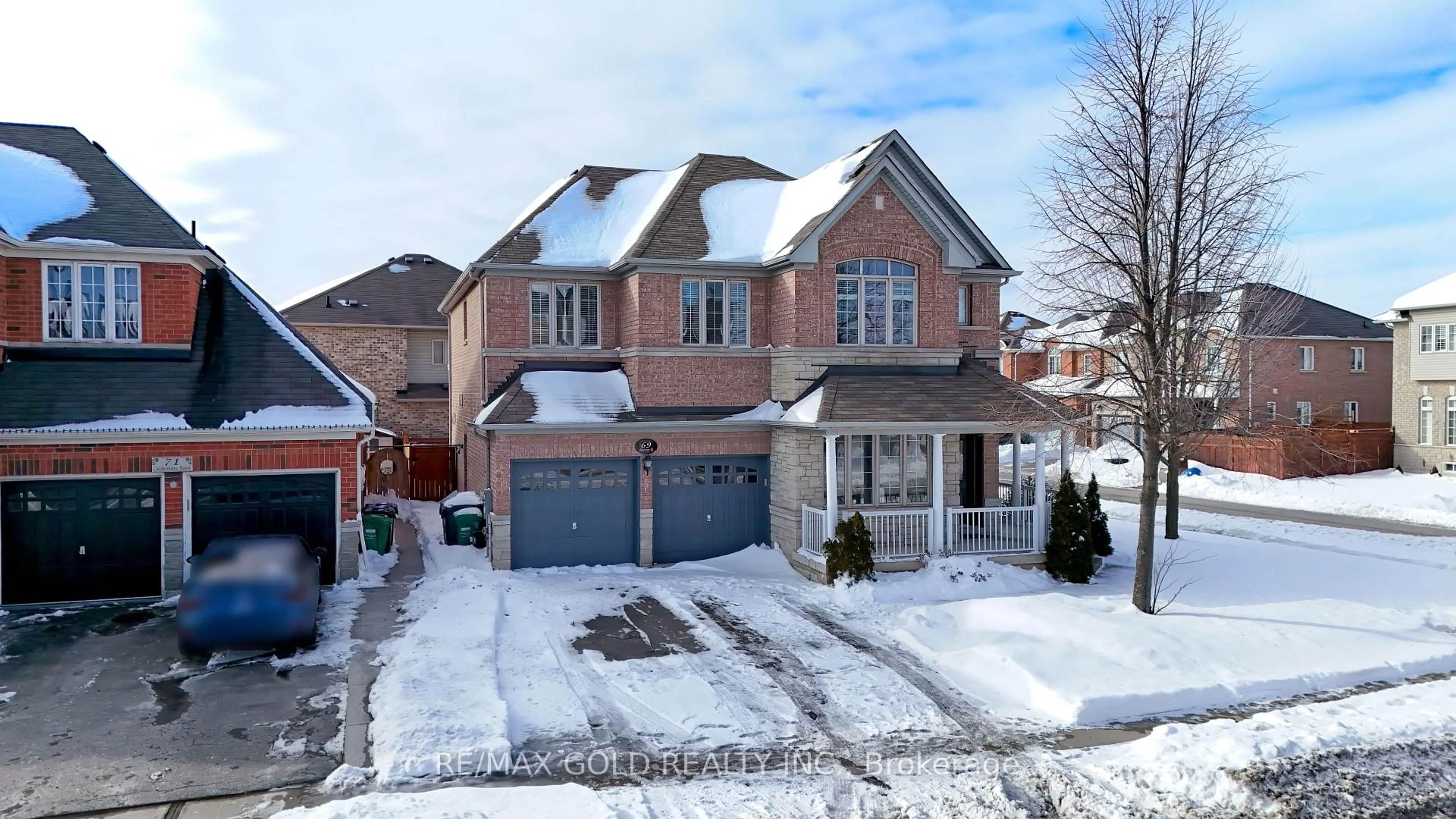 A pic from outside/outdoor area/front of a property/back of a property/a pic from drone, street for 69 Calderstone Rd, Brampton Ontario L6P 2A7