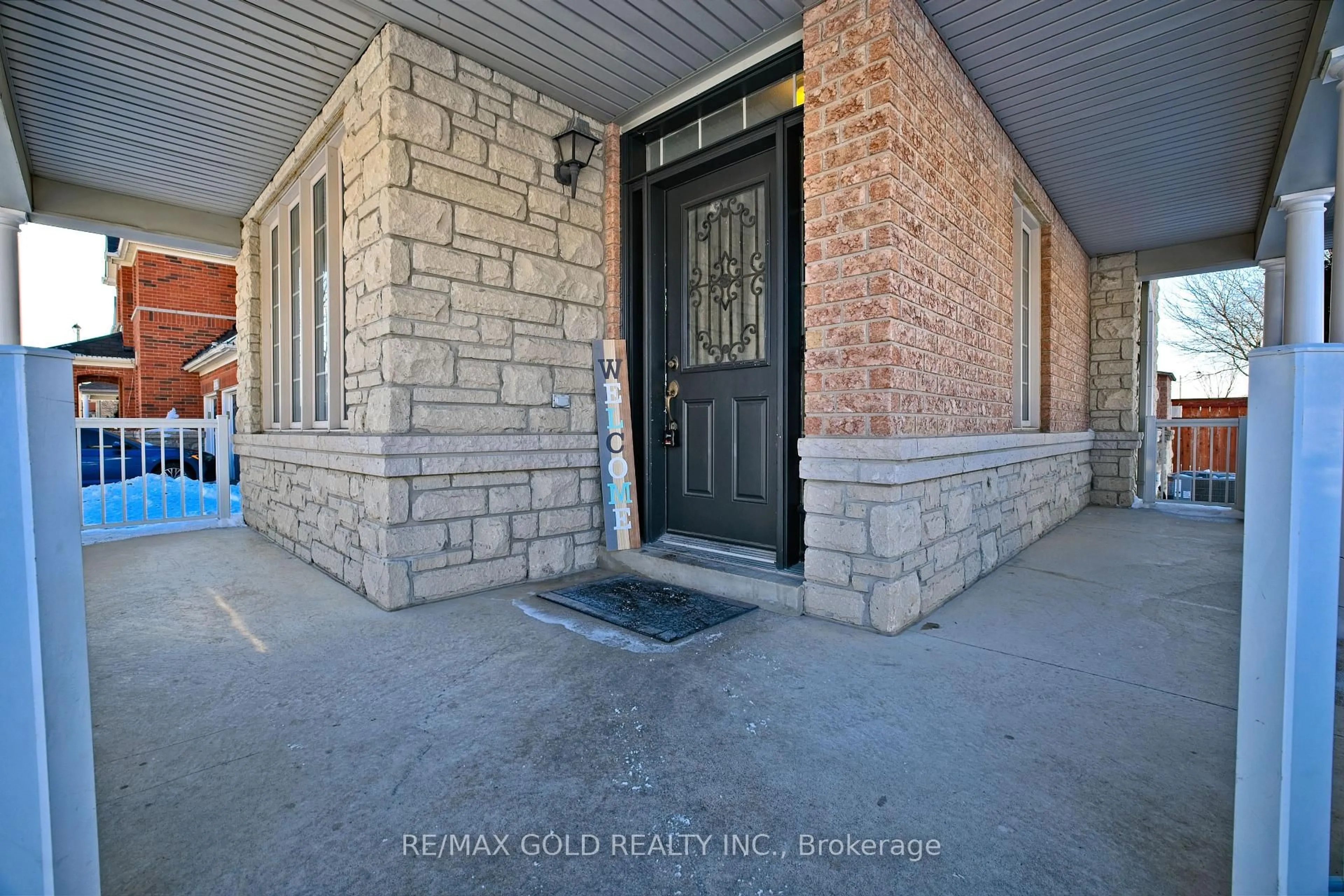 Indoor entryway for 69 Calderstone Rd, Brampton Ontario L6P 2A7