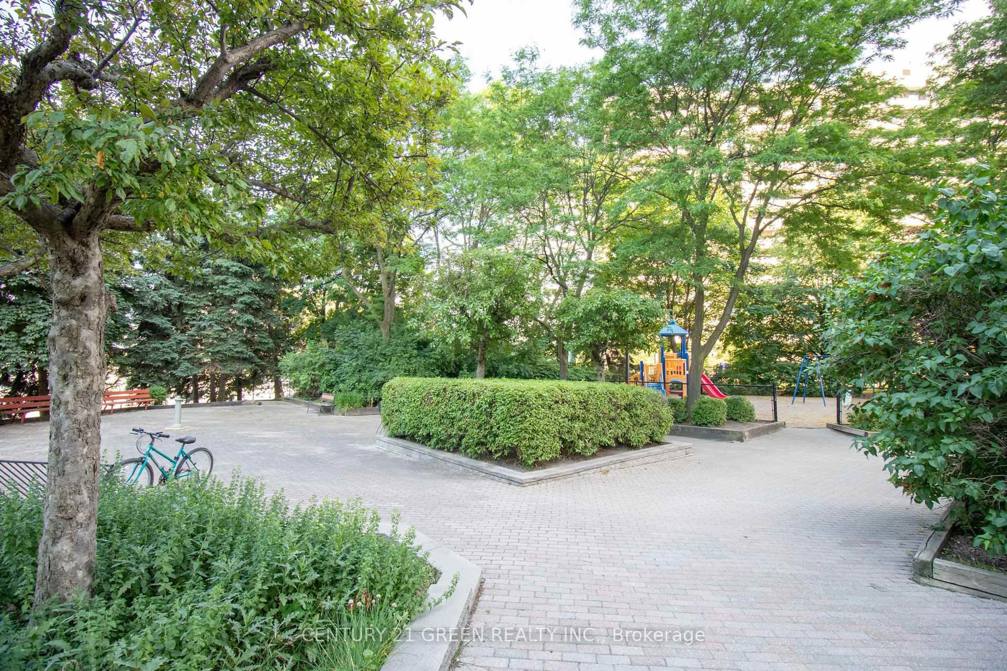 Patio, street for 5 Lisa St #706, Brampton Ontario L6T 4T4