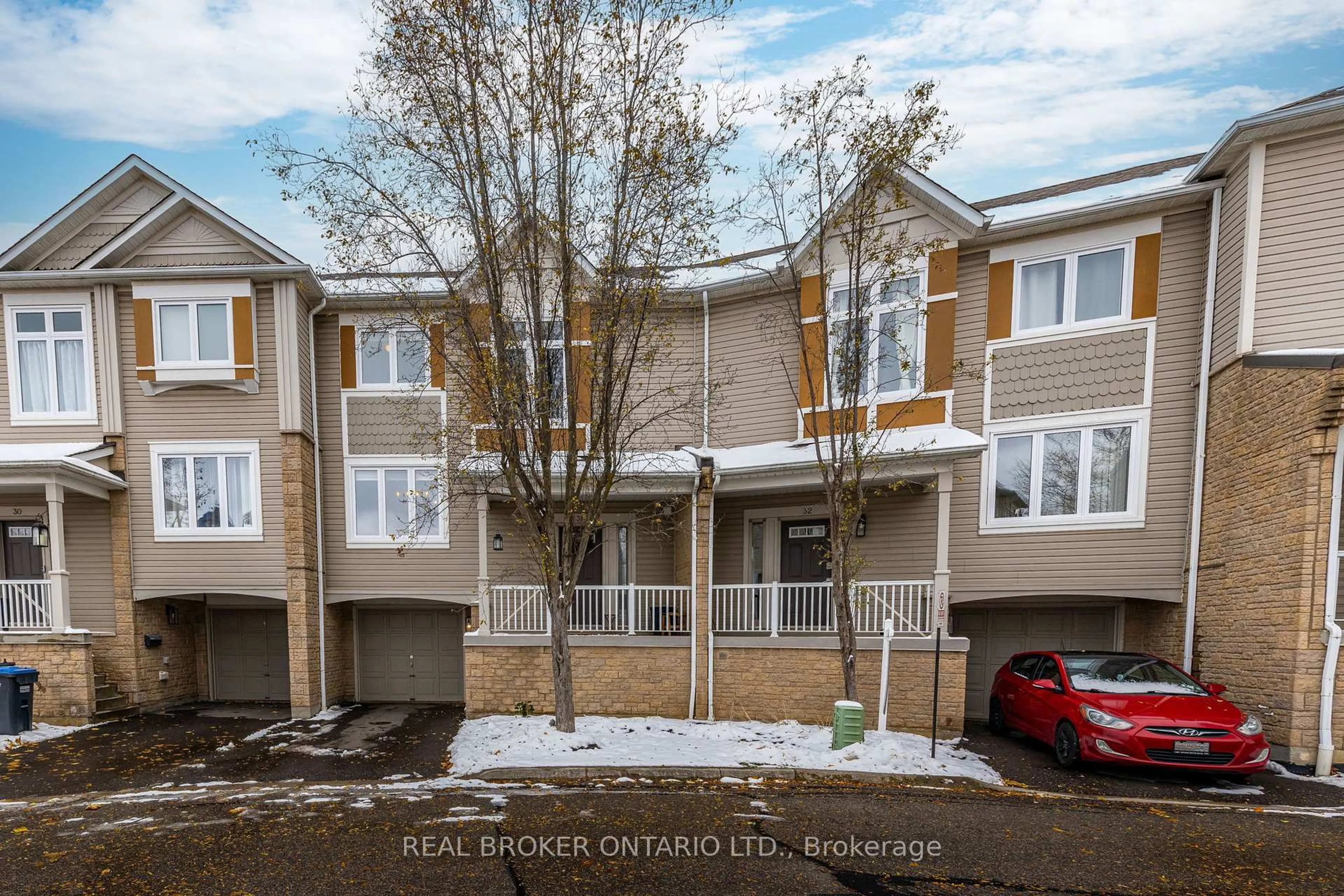 A pic from outside/outdoor area/front of a property/back of a property/a pic from drone, street for 7101 Branigan Gate #31, Mississauga Ontario L5N 7S2