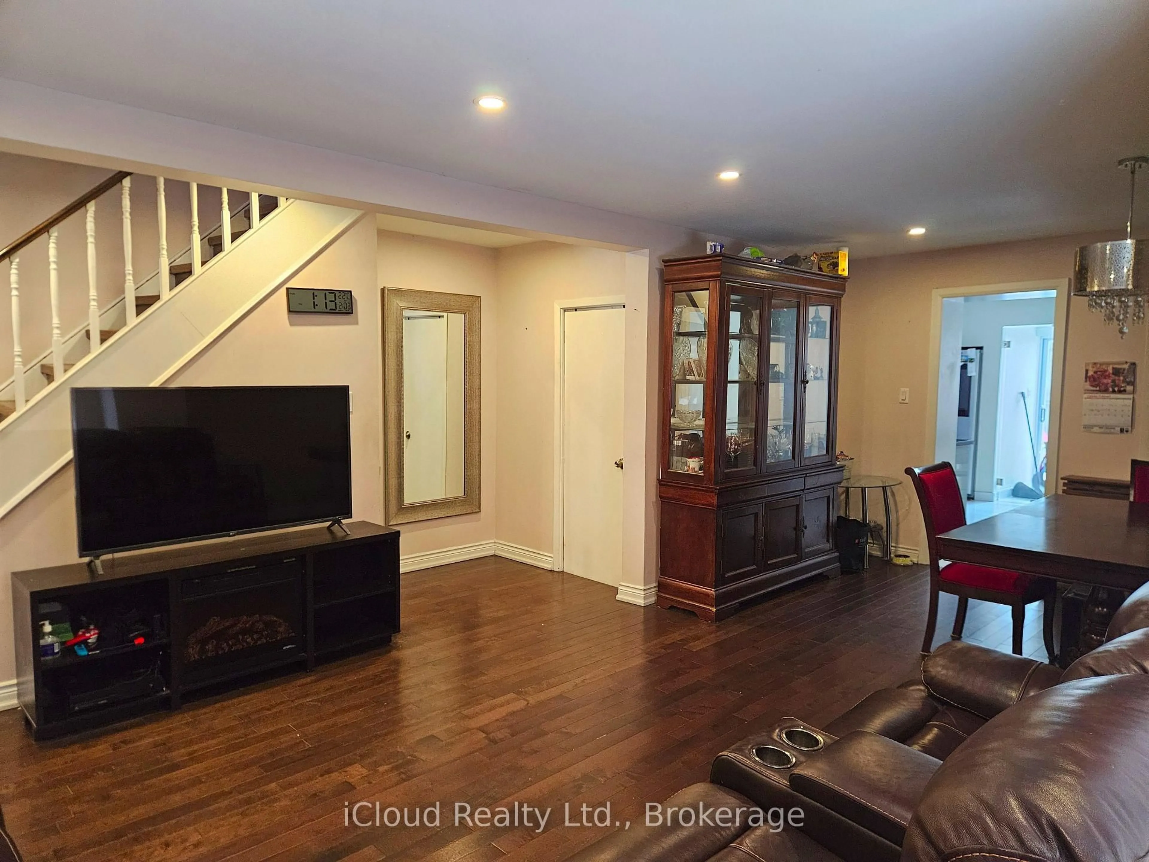 Unknown for 104 McRoberts Ave, Toronto Ontario M6E 4P5