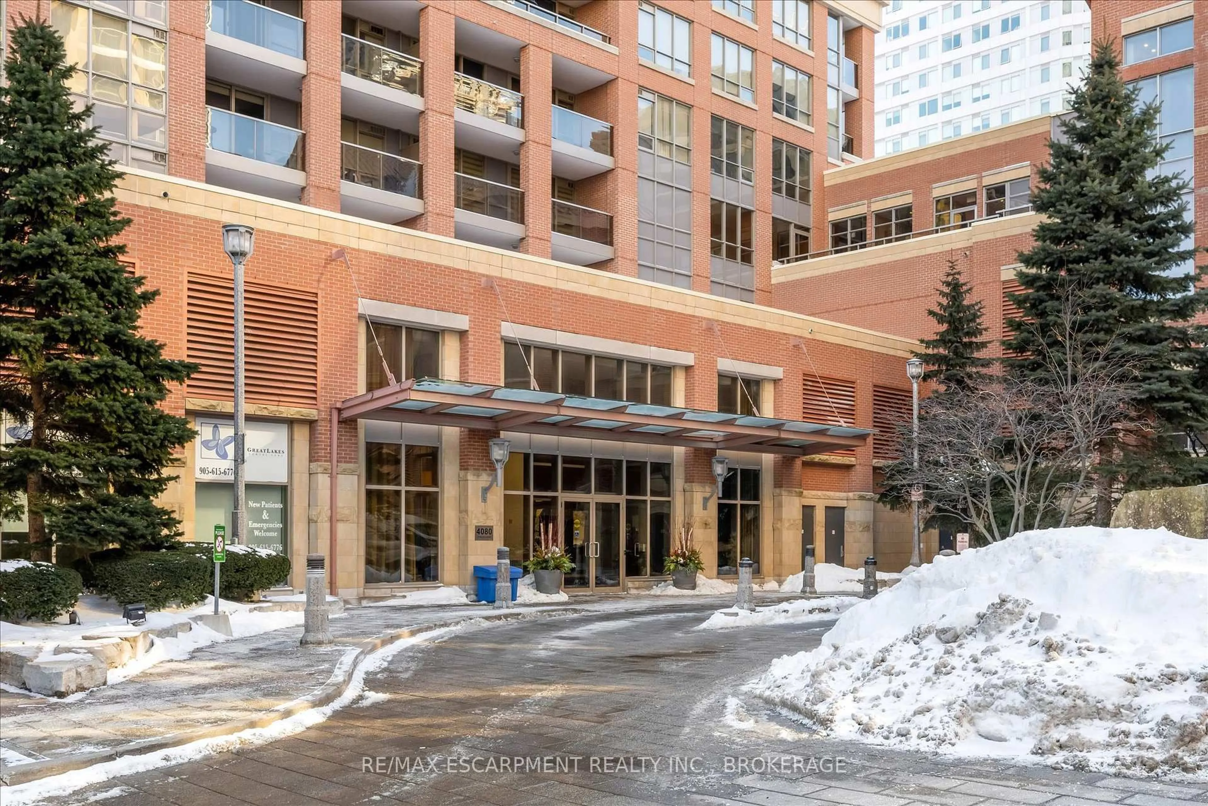 Indoor foyer for 4080 Living Arts Dr #703, Mississauga Ontario L5B 4N3